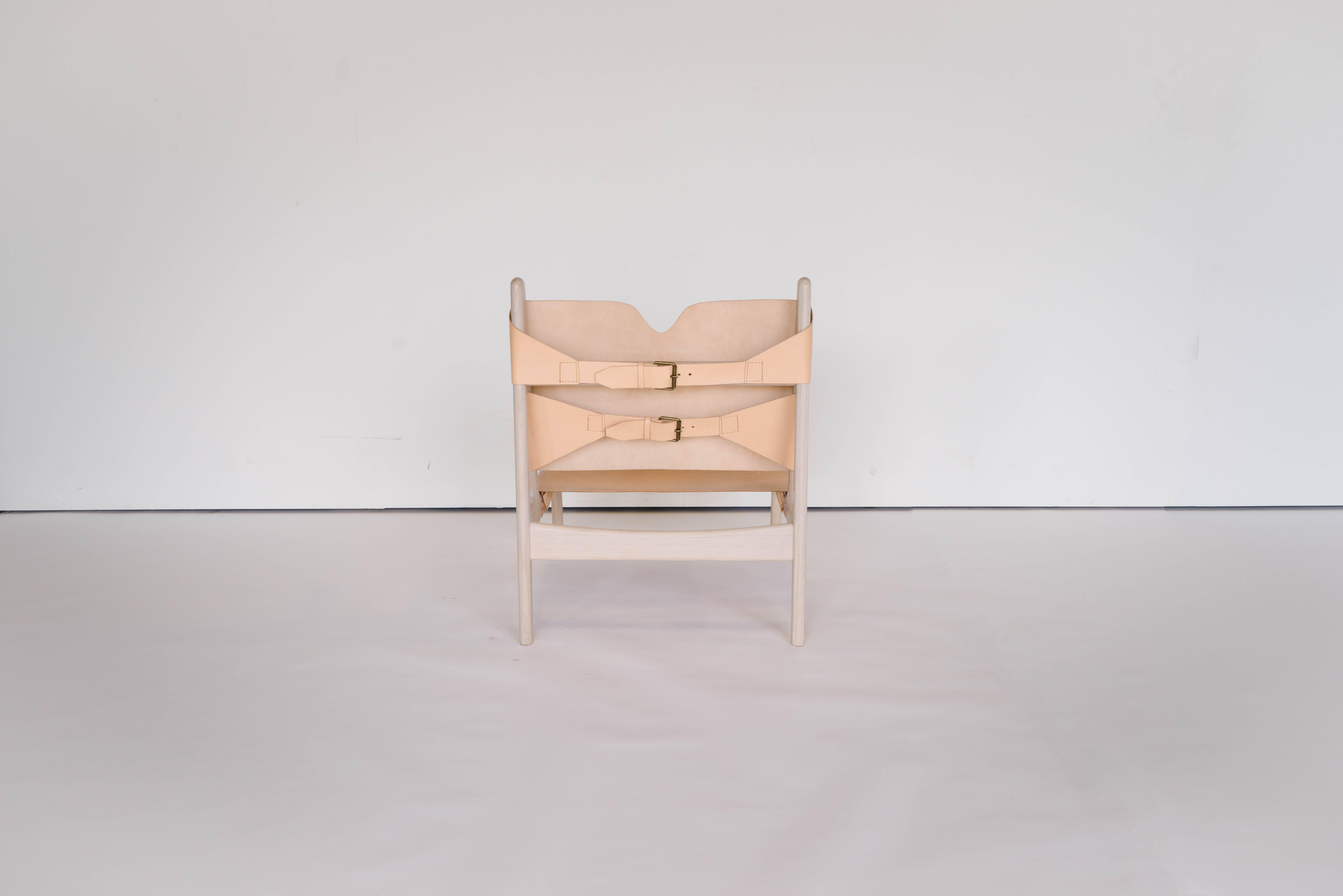Plume Chair von Sun at Six, Nudefarbener Loungesessel aus Holz, Leder, Mitte des Jahrhunderts (Moderne der Mitte des Jahrhunderts) im Angebot