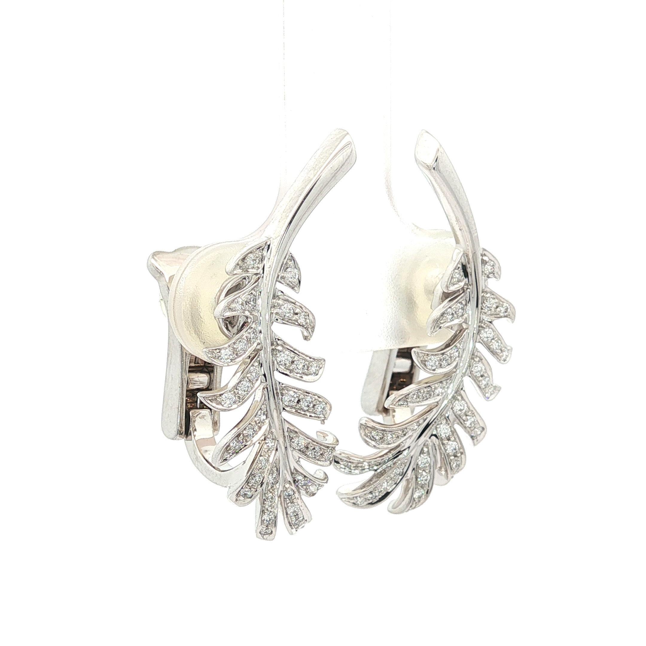 Boucles d'oreilles Plume De Chanel en or blanc avec plumes et diamants, avec étui 5