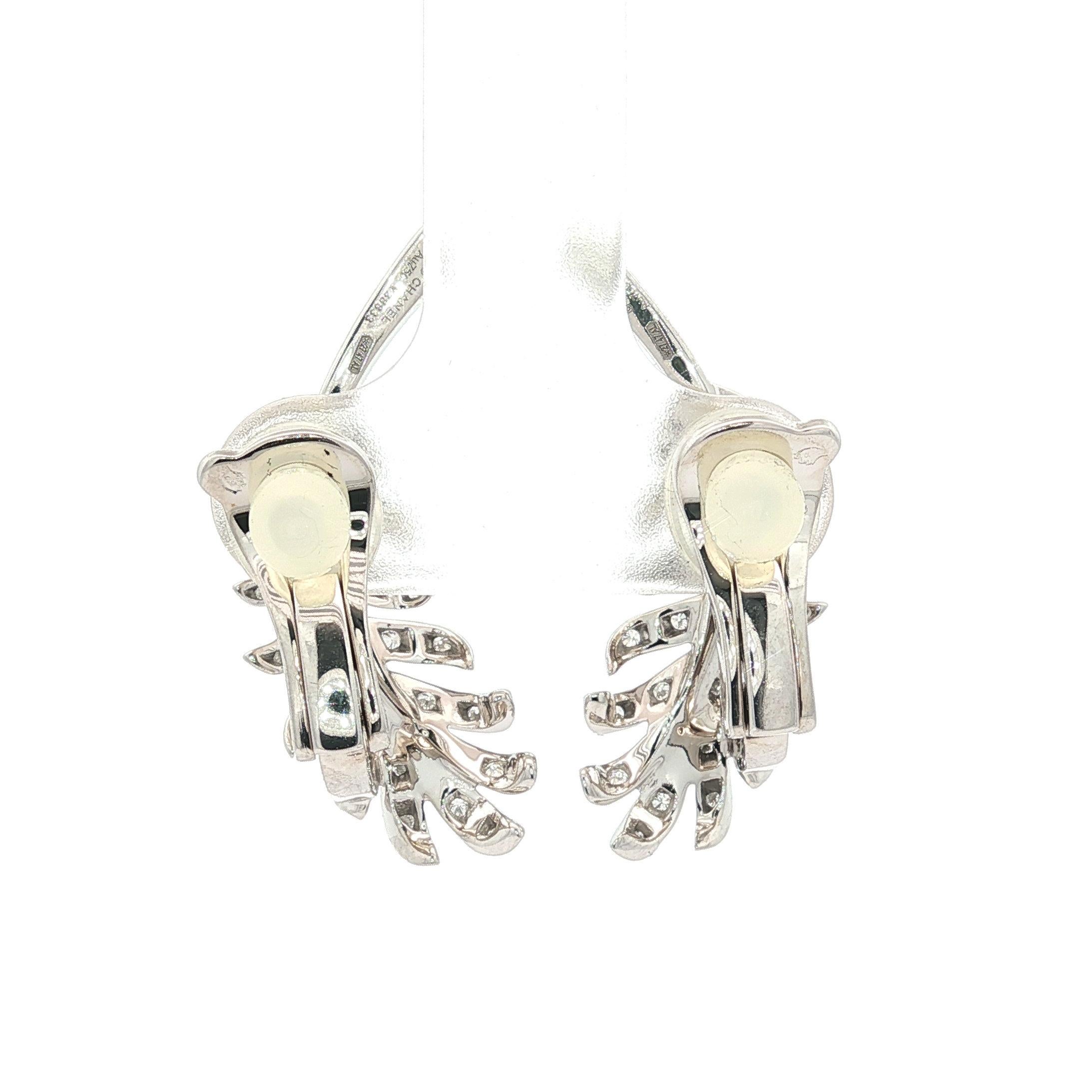 Boucles d'oreilles Plume De Chanel en or blanc avec plumes et diamants, avec étui 7
