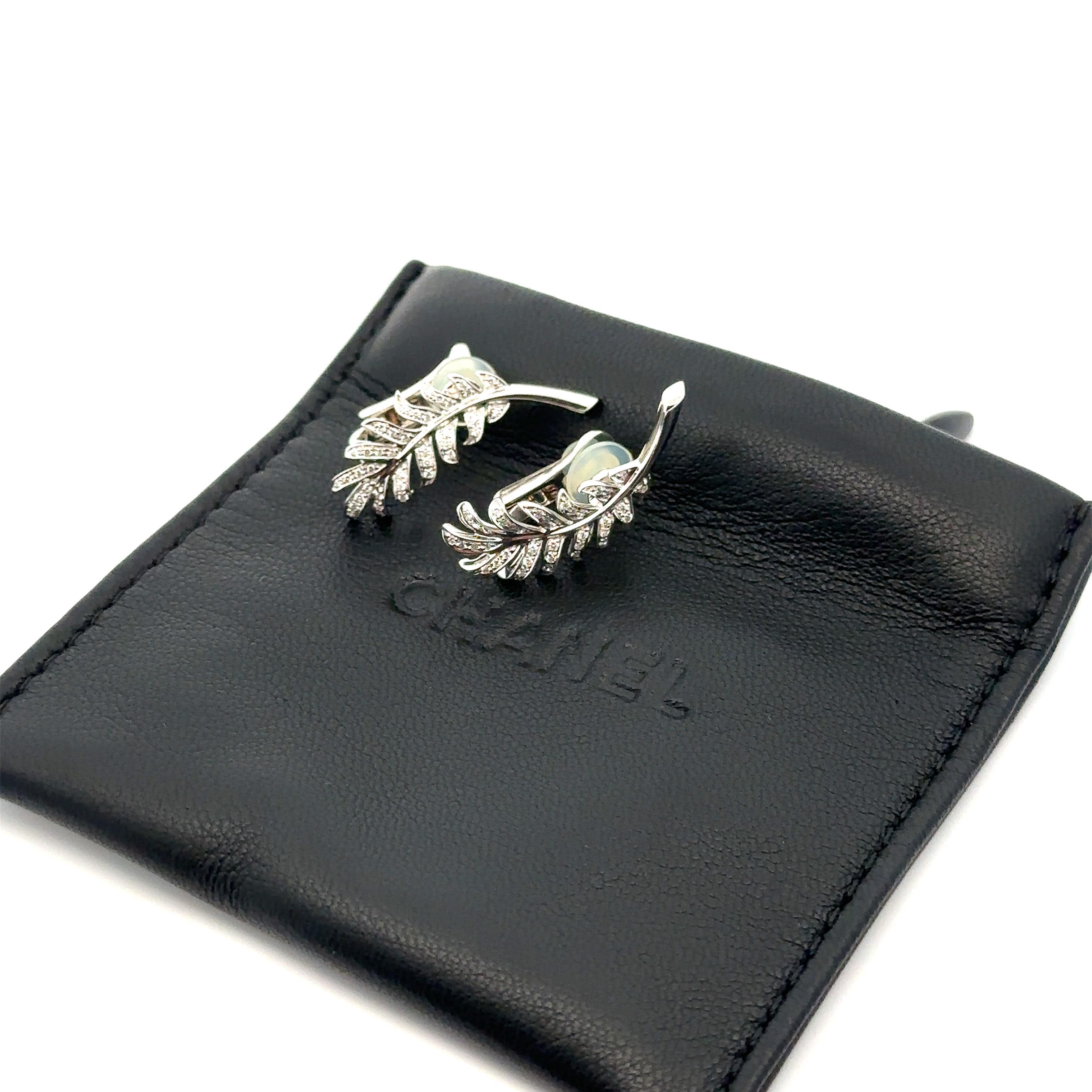 Boucles d'oreilles Plume De Chanel en or blanc avec plumes et diamants, avec étui 3