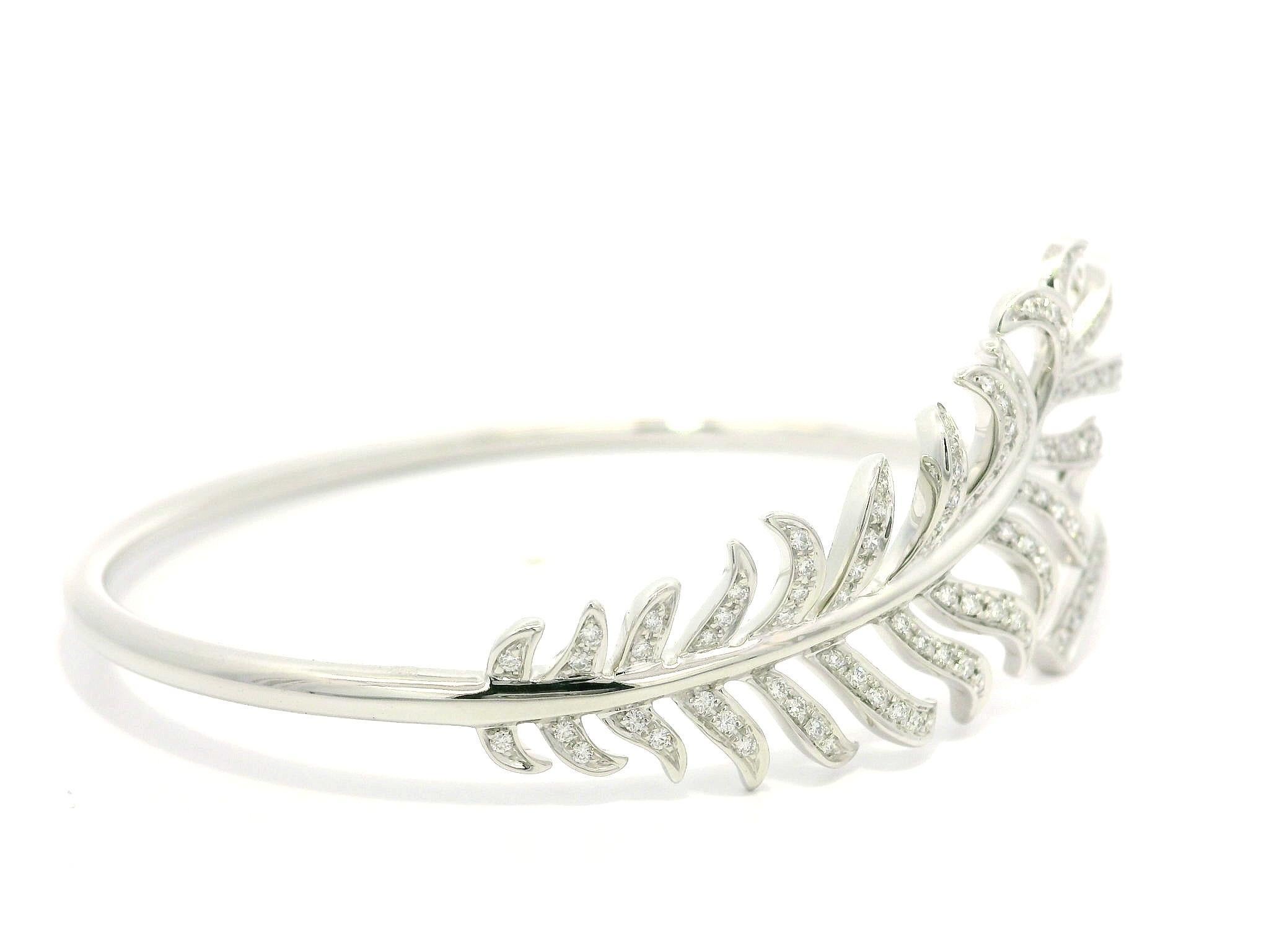 Plume De Chanel White Gold Diamond Feather Wrap Bangle Bracelet Sz M w/ Box in vendita 3