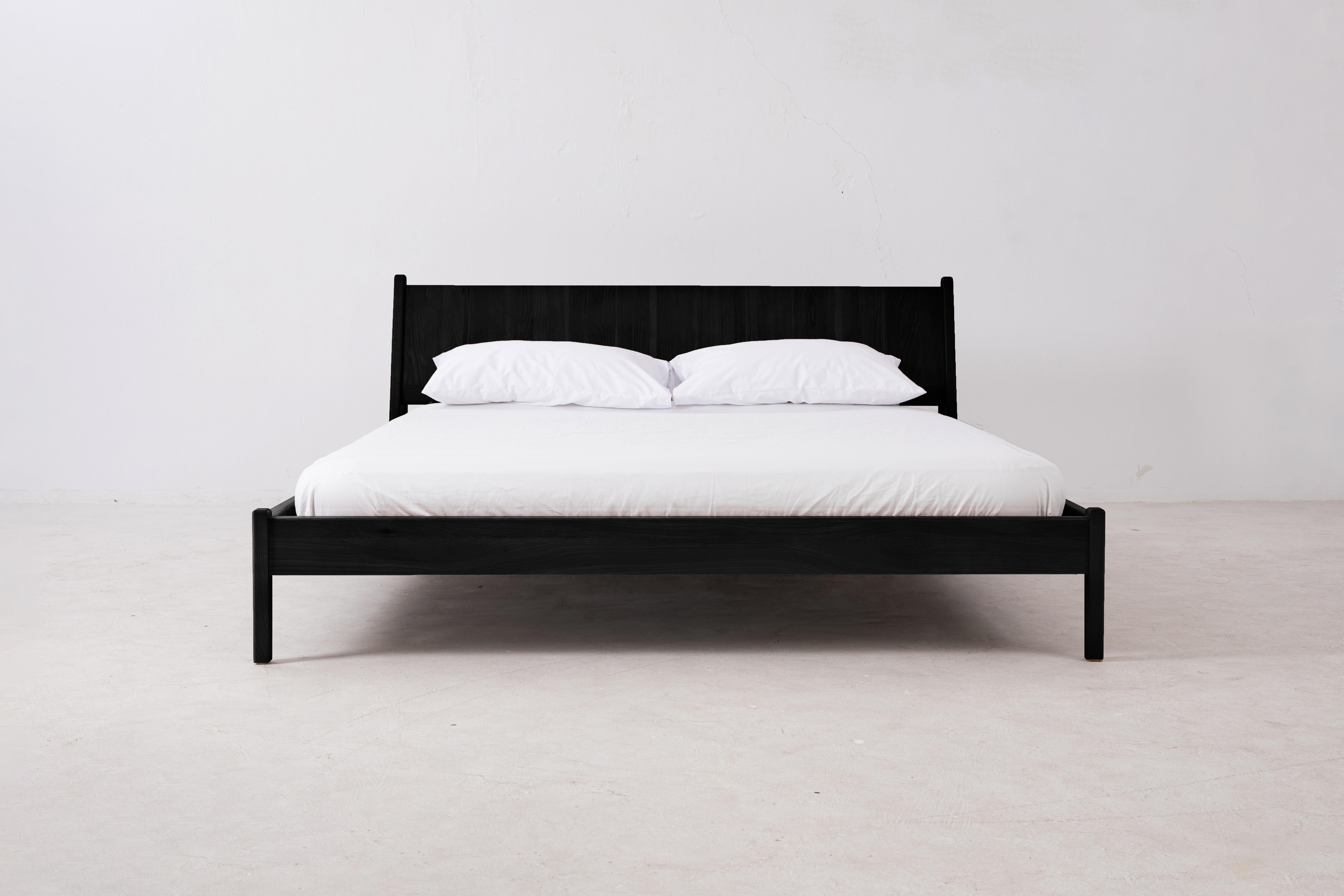 Plume Queen-Bett in Siena by Sun at Six, minimalistisches Holzbett im Zustand „Neu“ im Angebot in San Jose, CA