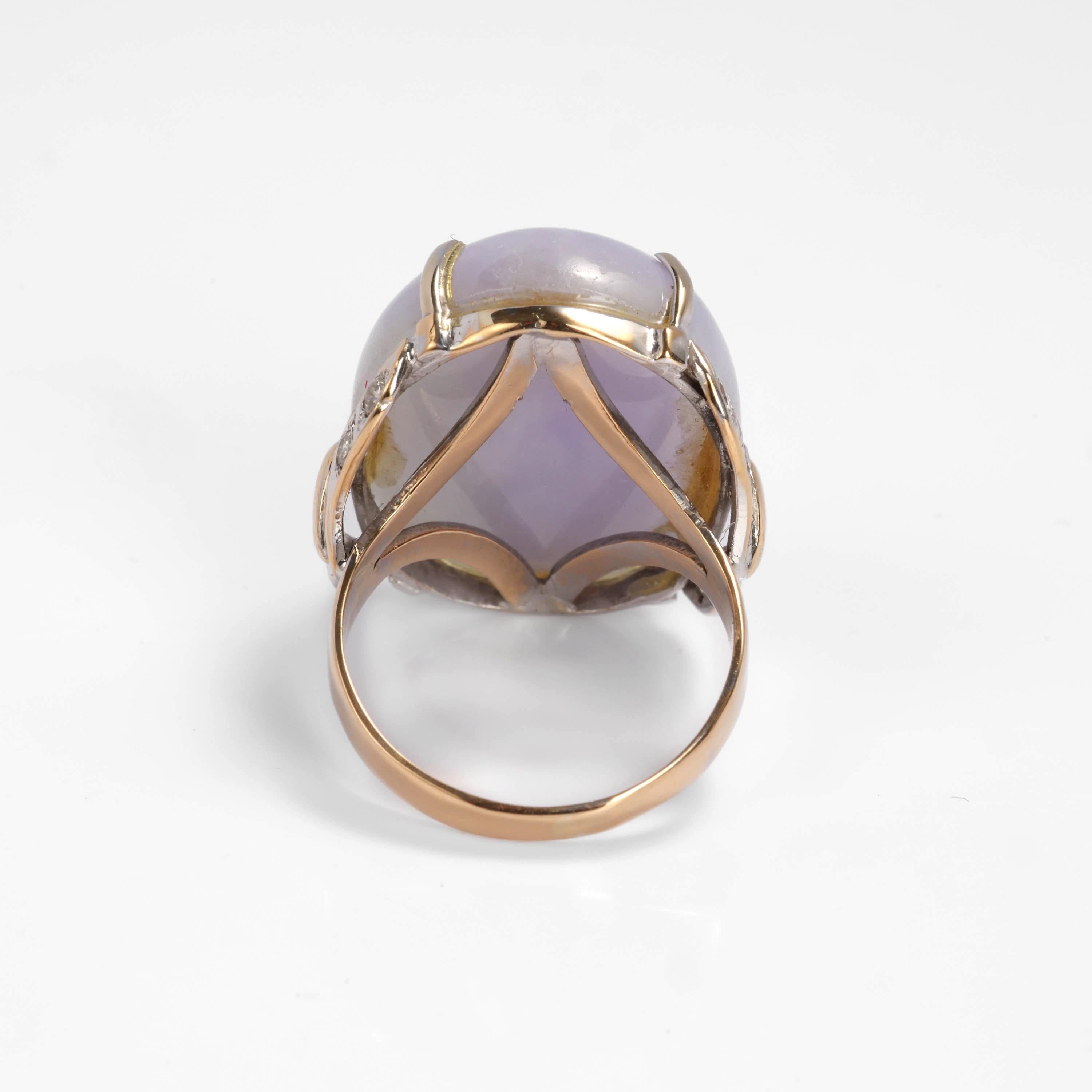 Plump und leicht Eccentric Lavendelfarbener Jade-Ring aus der Mitte des Jahrhunderts, zertifiziert und unbehandelt für Damen oder Herren