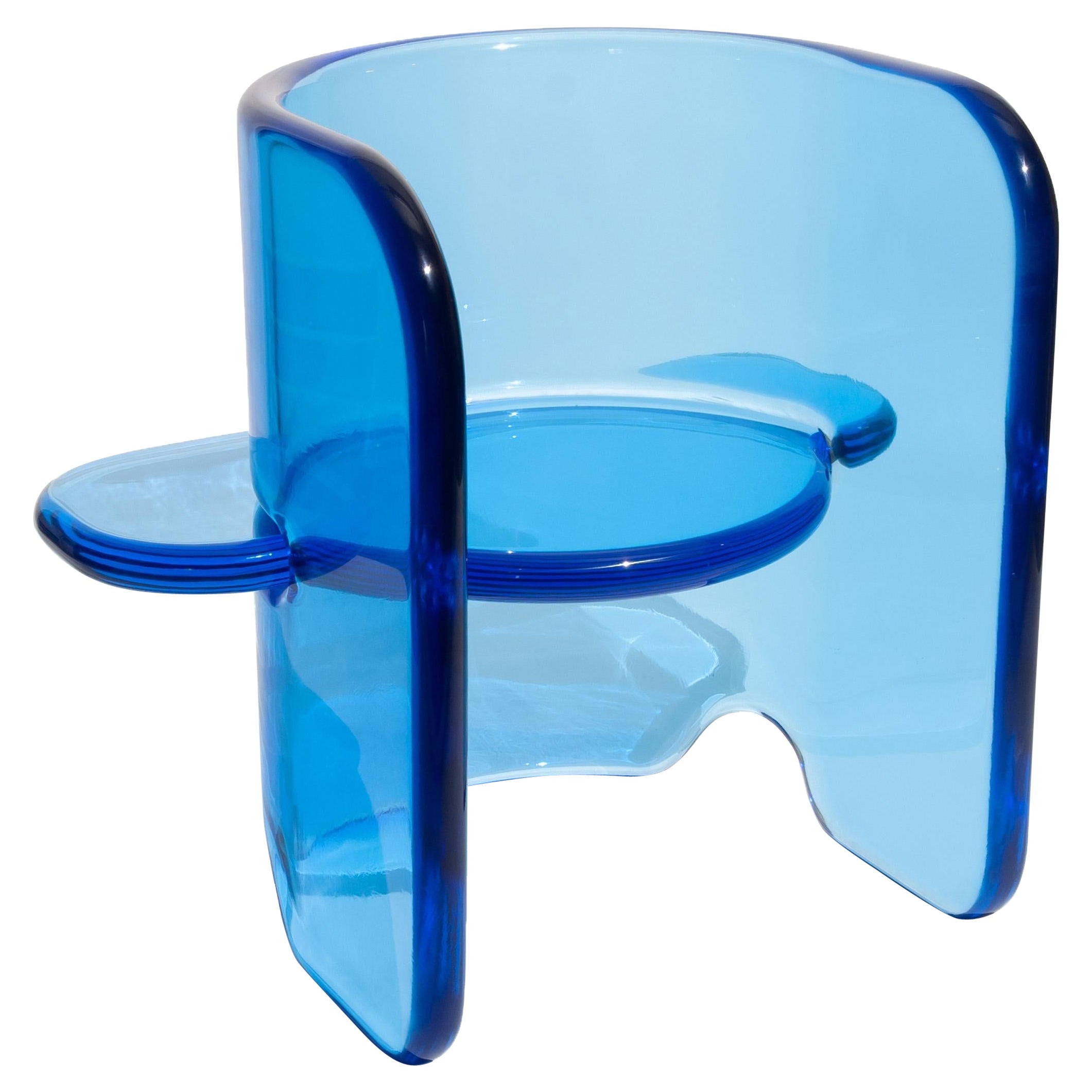 Plump-Stuhl in kühnem Blau, durchscheinendem Polyurethanharz, von Ian Cochran