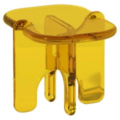 Table d'appoint Plump en jaune topaze, résine translucide, par Ian Cochran
