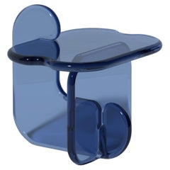 Mesa auxiliar Plump Azul Egeo, resina de poliuretano translúcida, de Ian Cochran