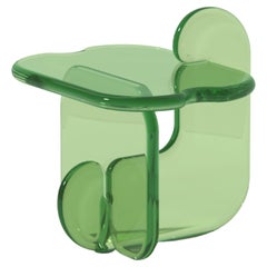 Mesa auxiliar Plump de melazo, resina de poliuretano translúcida, por Ian Cochran