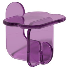 Mesa auxiliar Plump de color morado, resina de poliuretano translúcida, por Ian Cochran