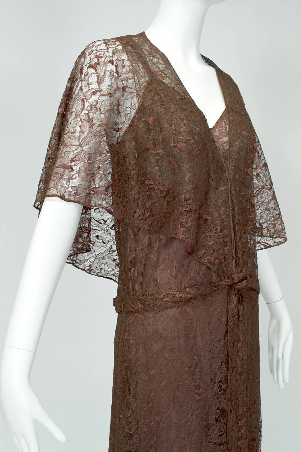 Robe à capuchon et jupon en dentelle transparente Brown de Hollywood Regency - M, 1930s Pour femmes en vente