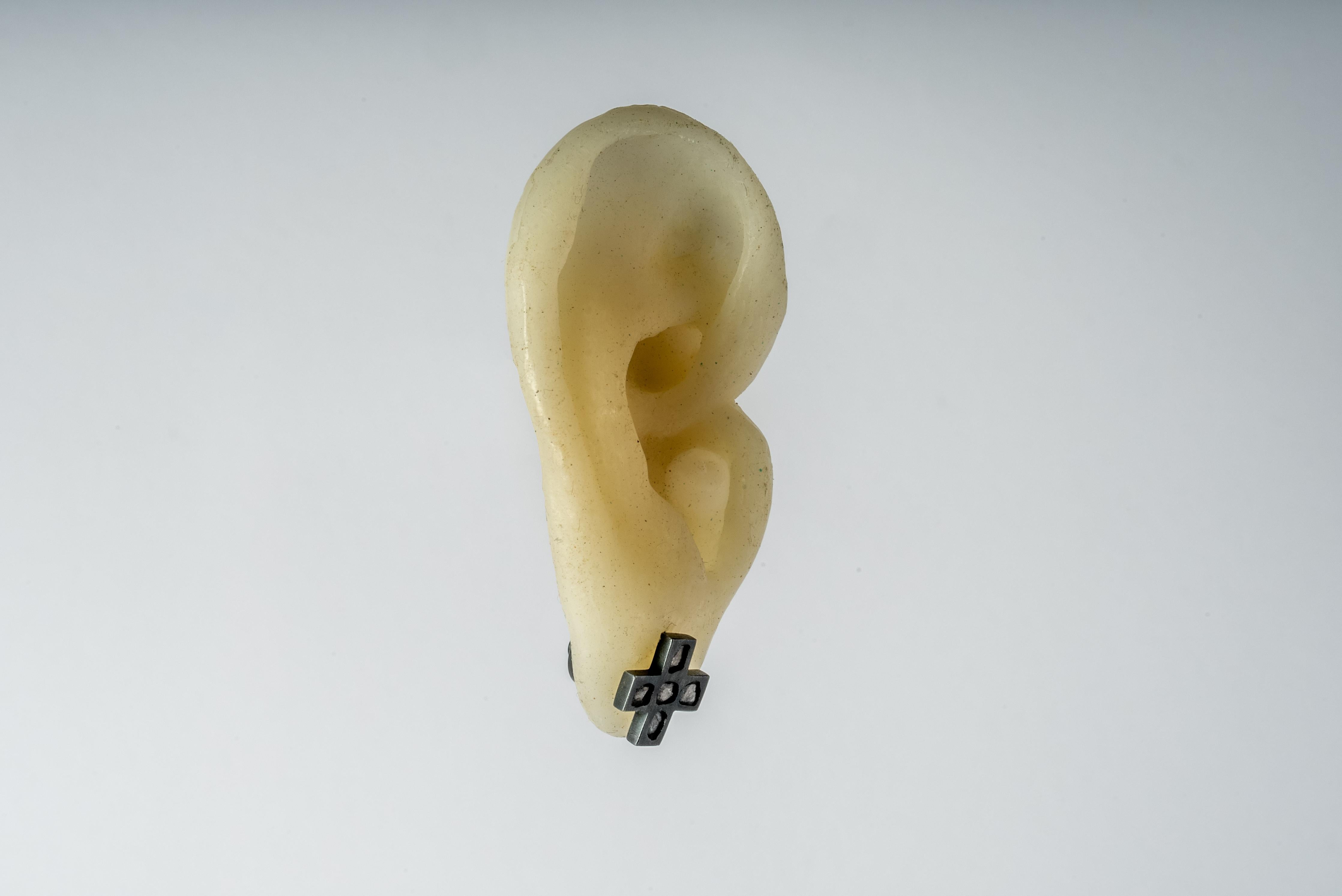 Plus Earring (Mega Pavé, 12mm, KA+DIA) For Sale 1