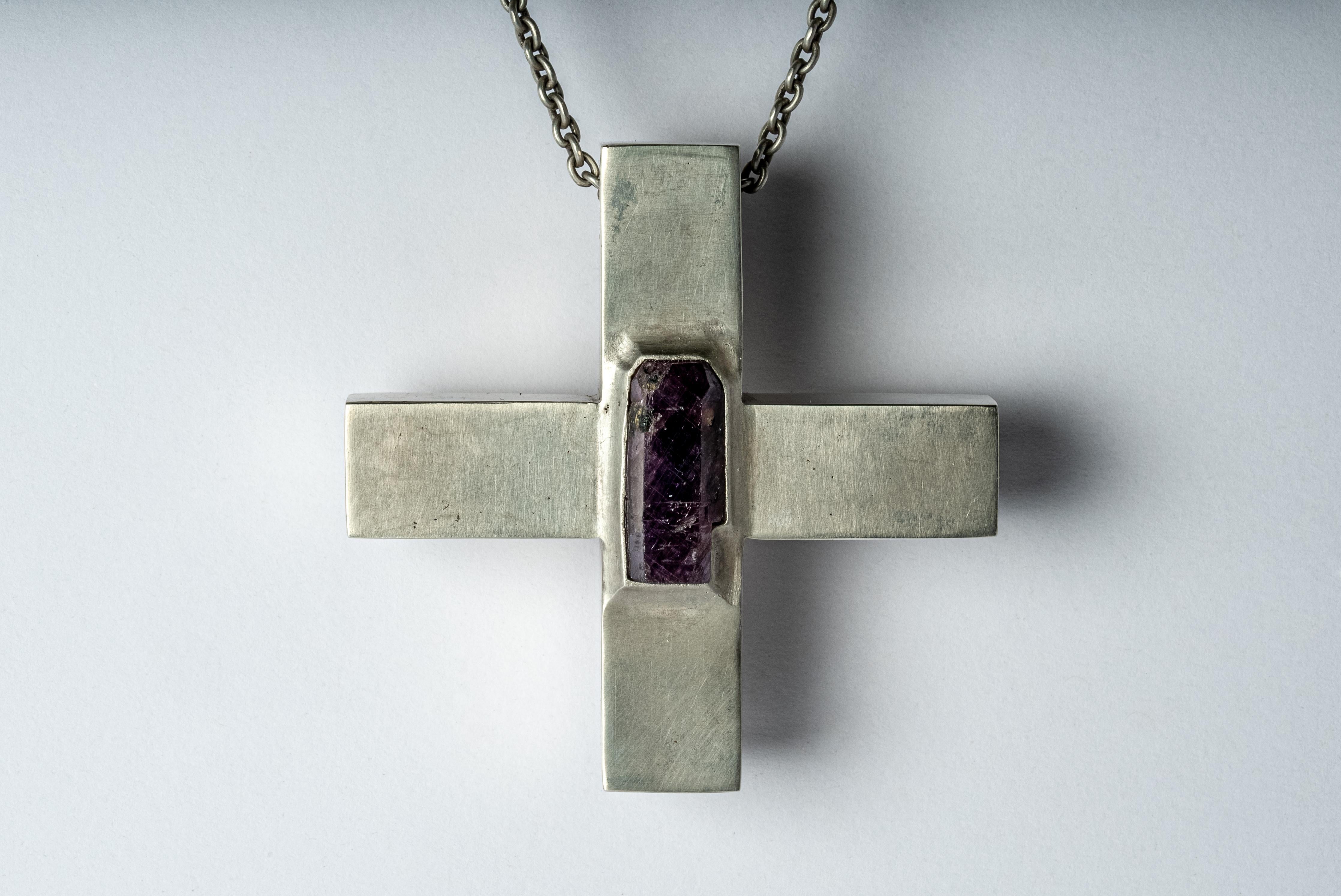 Plus necklace in sterling silver and a slab of rough winza ruby. It comes with 74 cm sterling silver chain. 