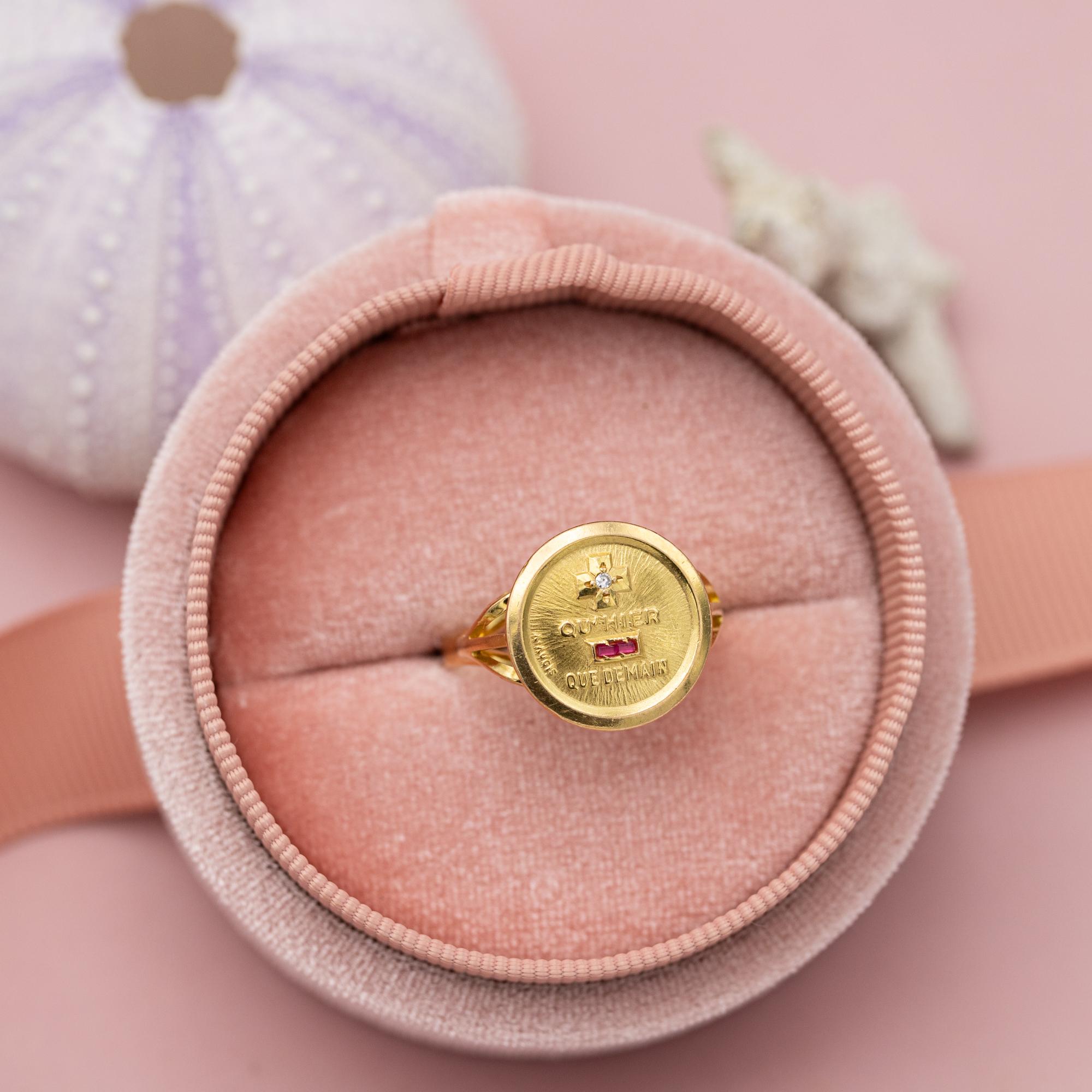Plus qu'hier et moins que demain - 18 karat solid yellow gold ring - Augis Love In Good Condition In Antwerp, BE