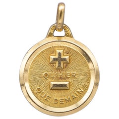 Plus qu
hier et moins que demain - Small Augis charm - 18k solid gold - love you