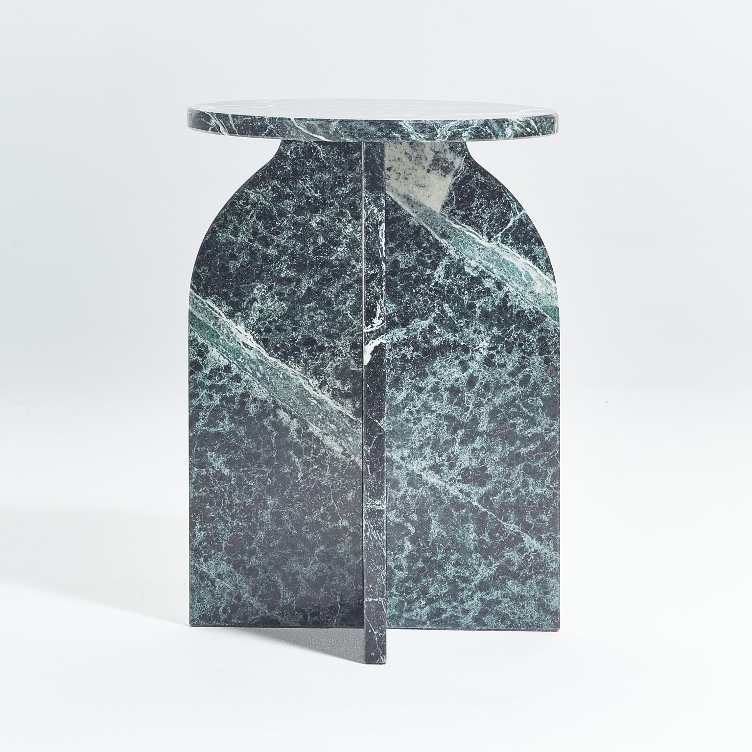 Plus side table in Green Marble, stone Minimalist Side Table by Aparentment  In New Condition For Sale In Terrassa, Catalonia