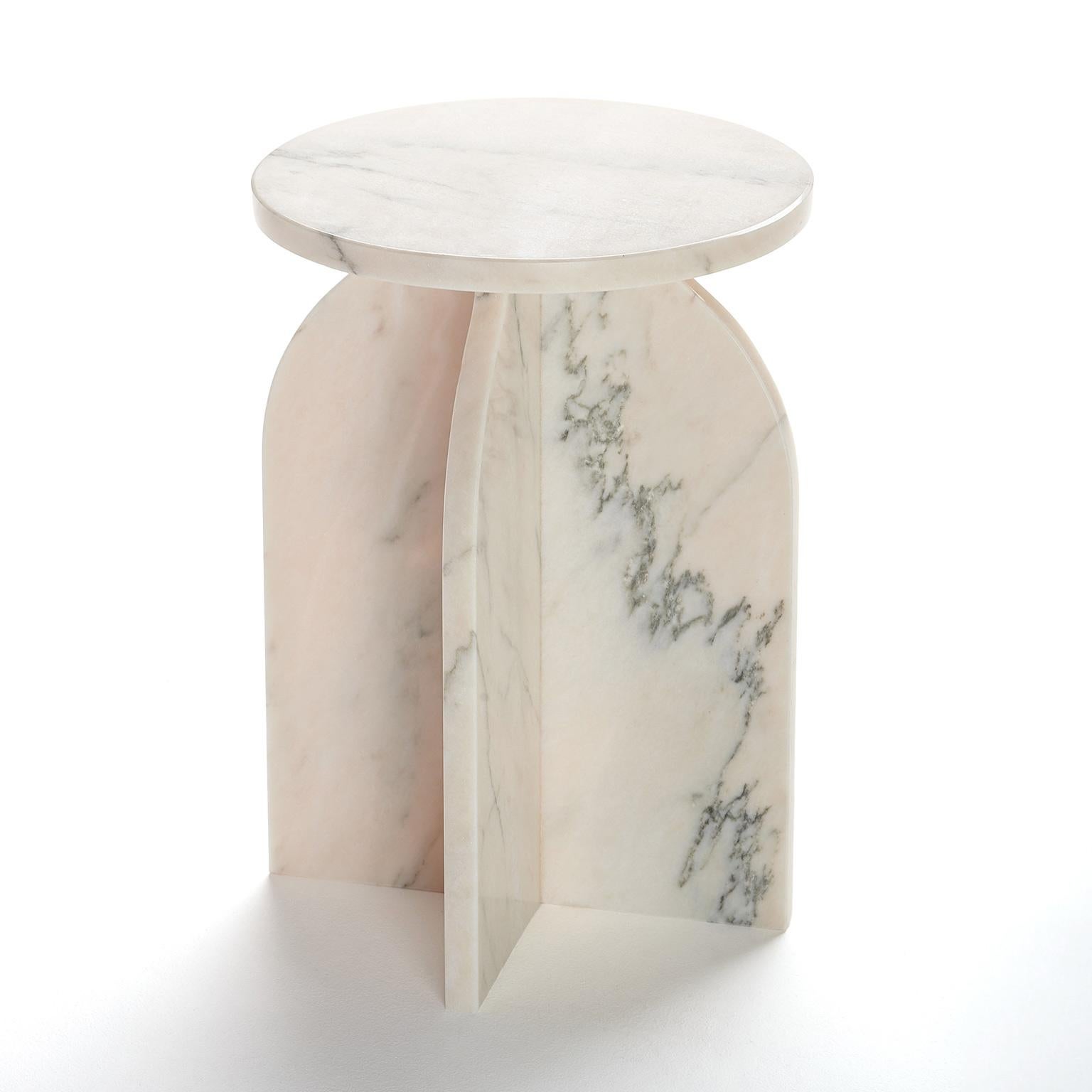 Plus side table in PINK Marble, stone minimalist side table by Aparentment In New Condition For Sale In Terrassa, Catalonia
