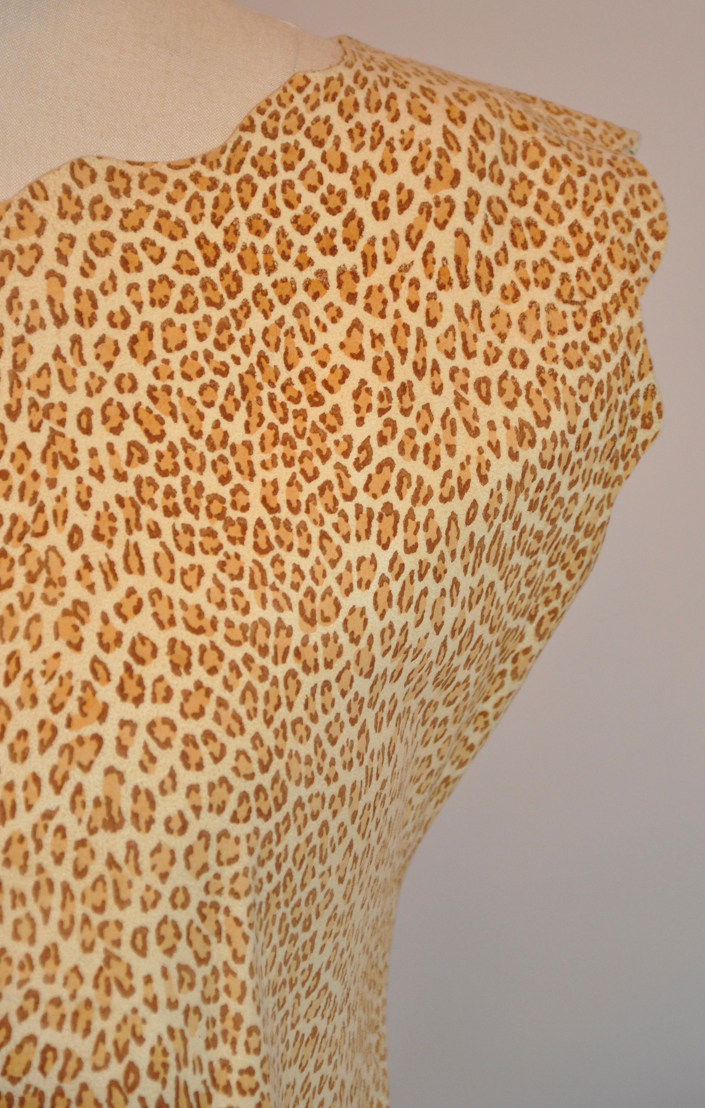 Chamois Pullover aus Leder mit Leopardenmuster und Jakobsmuschelkante im Angebot 6