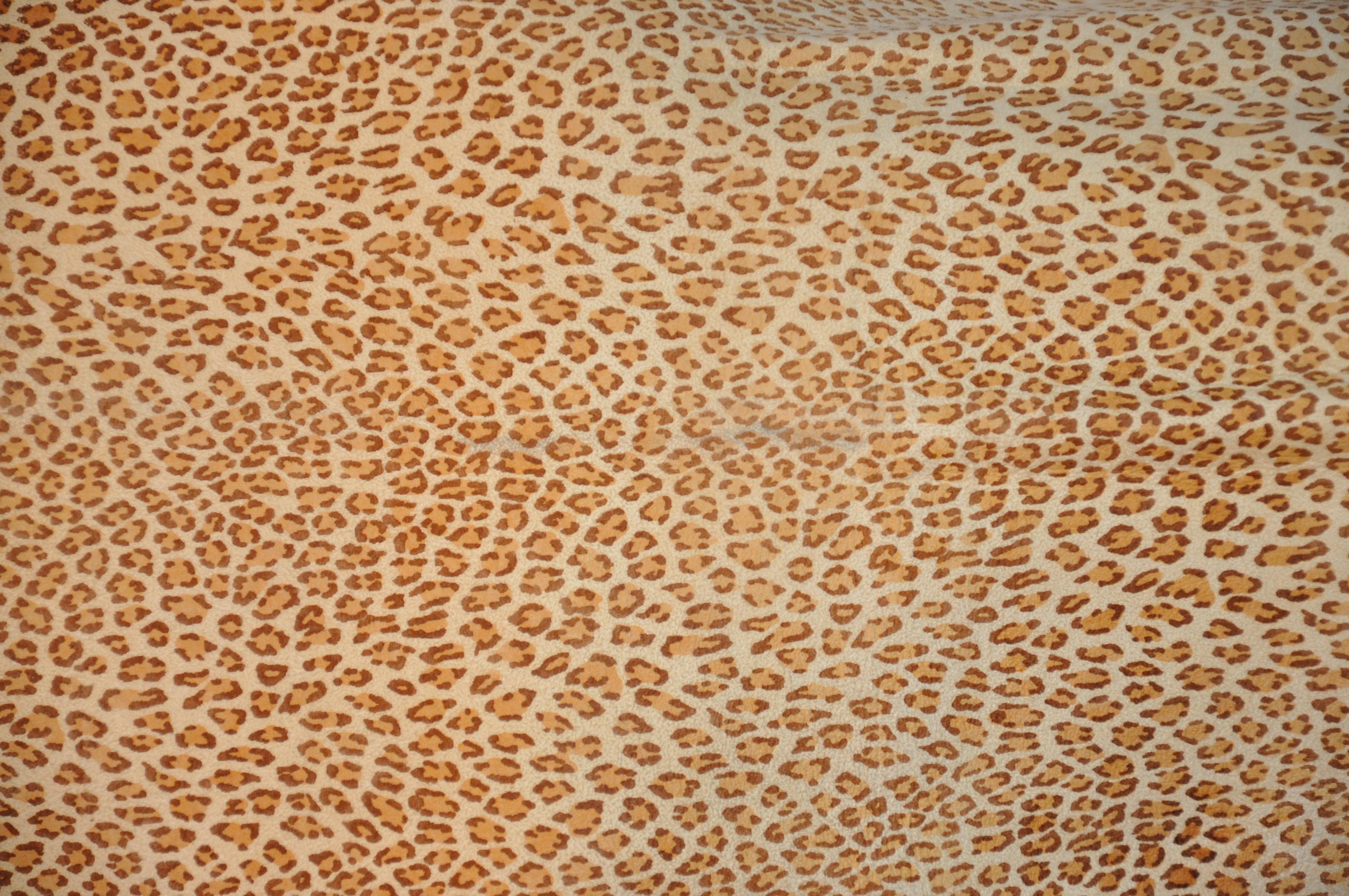 Chamois Pullover aus Leder mit Leopardenmuster und Jakobsmuschelkante für Damen oder Herren im Angebot