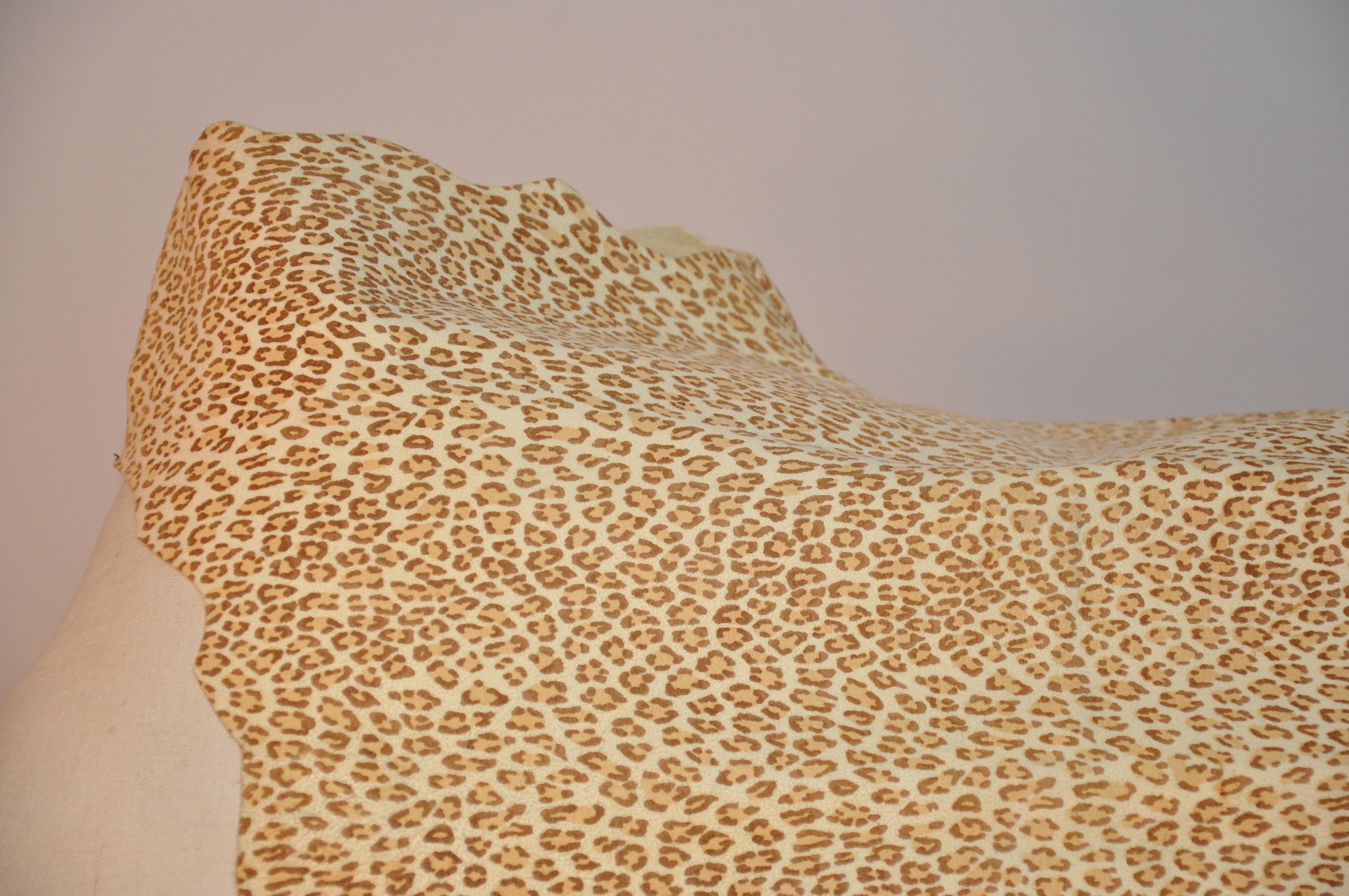 Chamois Pullover aus Leder mit Leopardenmuster und Jakobsmuschelkante im Angebot 2