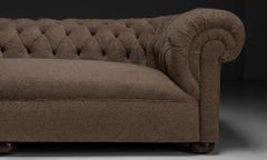 Plüsch-Chesterfield-Sofa, England um 1890