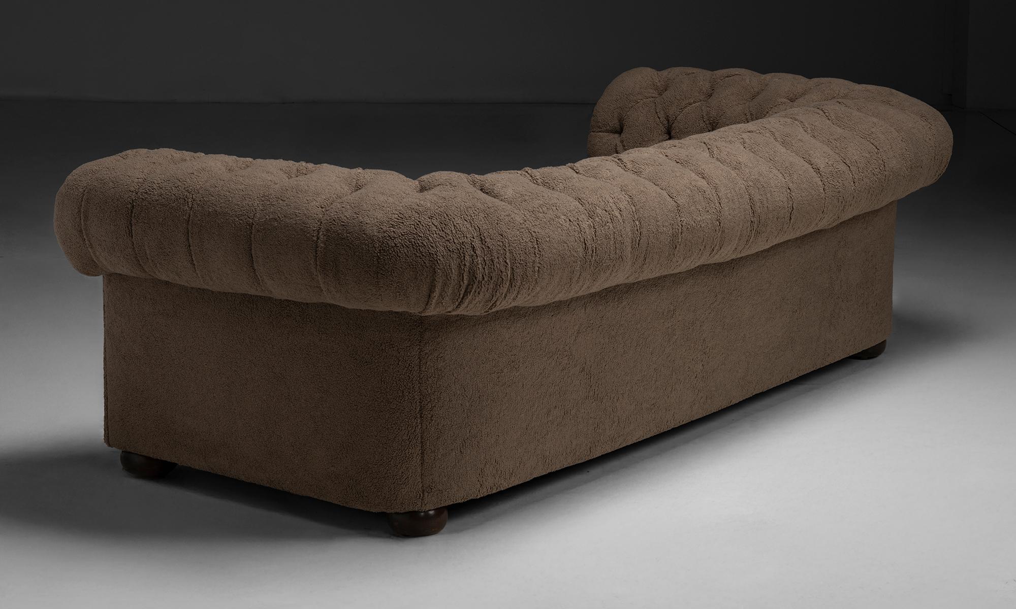 Plush Chesterfield Sofa, England circa 1890 In Good Condition For Sale In Culver City, CA