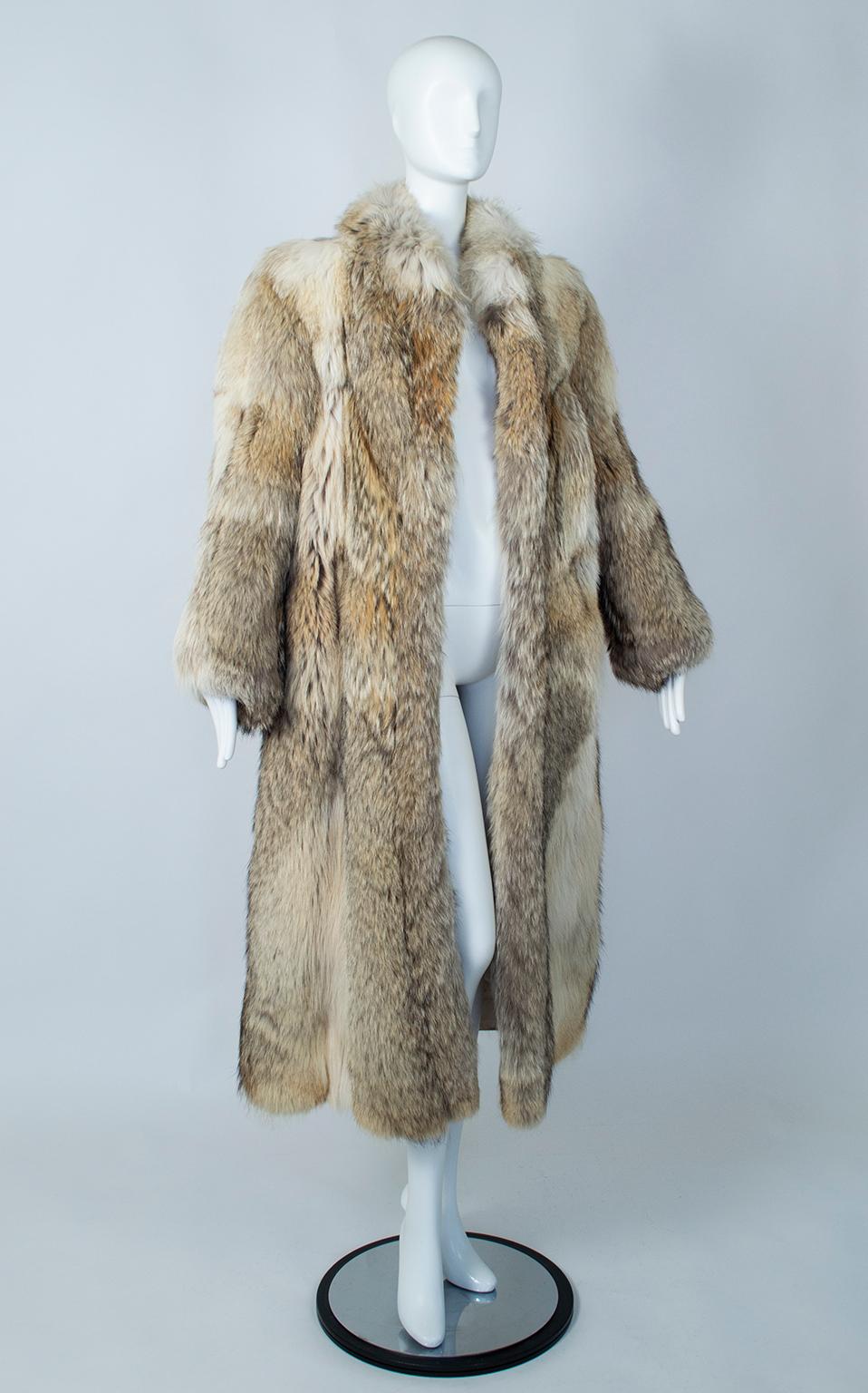 Plush Full-Length Copper Coyote Fur Overcoat with Detachable Hood – Med, 1970s In Good Condition In Tucson, AZ
