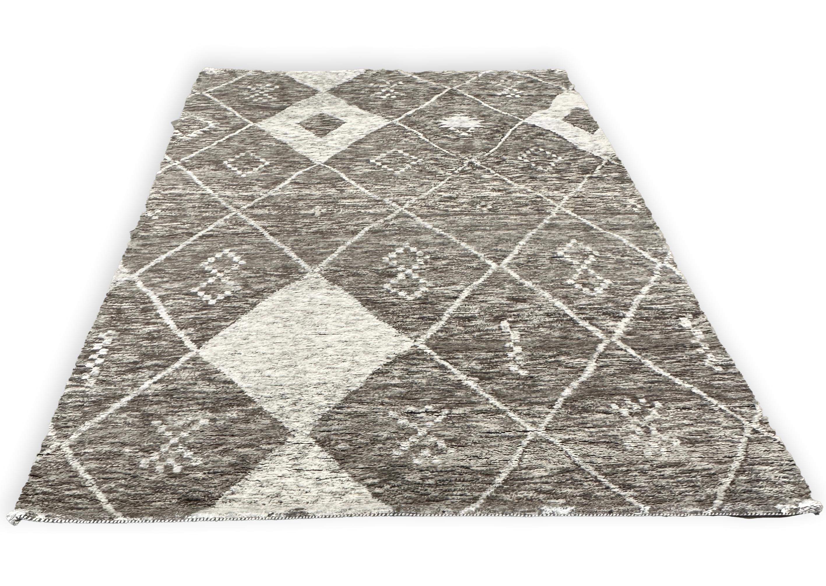 Plush, Handmade 9x12 Diamond Pattern Moroccan Area Rug 9x12 For Sale 3