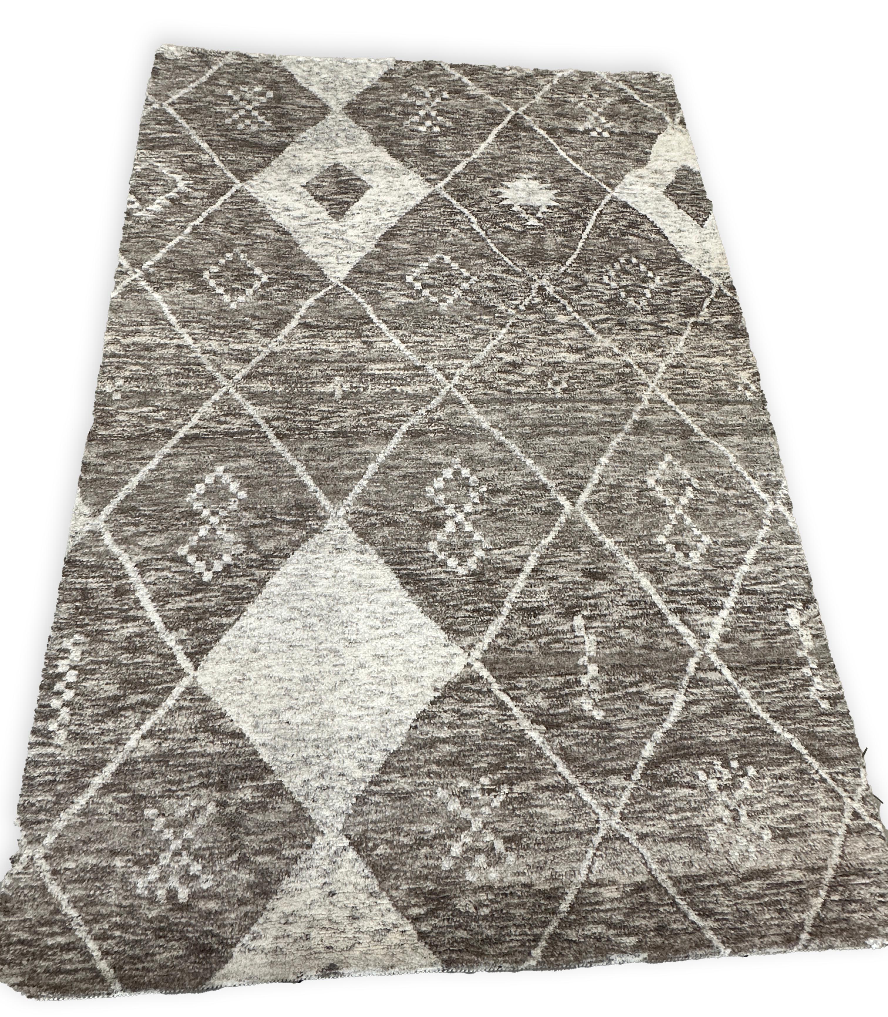 Indian Plush, Handmade 9x12 Diamond Pattern Moroccan Area Rug 9x12 For Sale