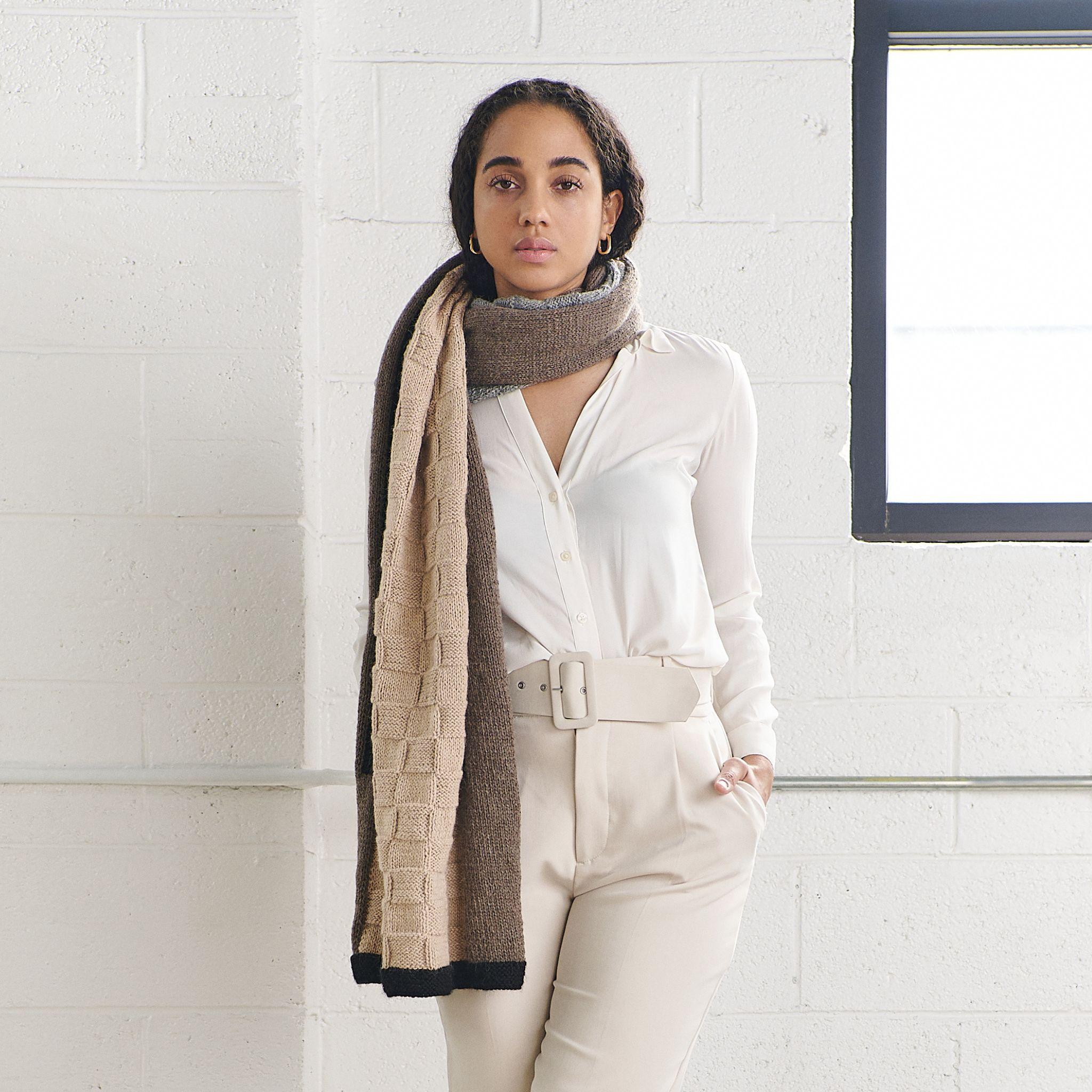 XXIe siècle et contemporain Plush Muhu Brown Gray Soft Alpaca Throw Shawl Hand Knitted By Peruvian Artisans en vente