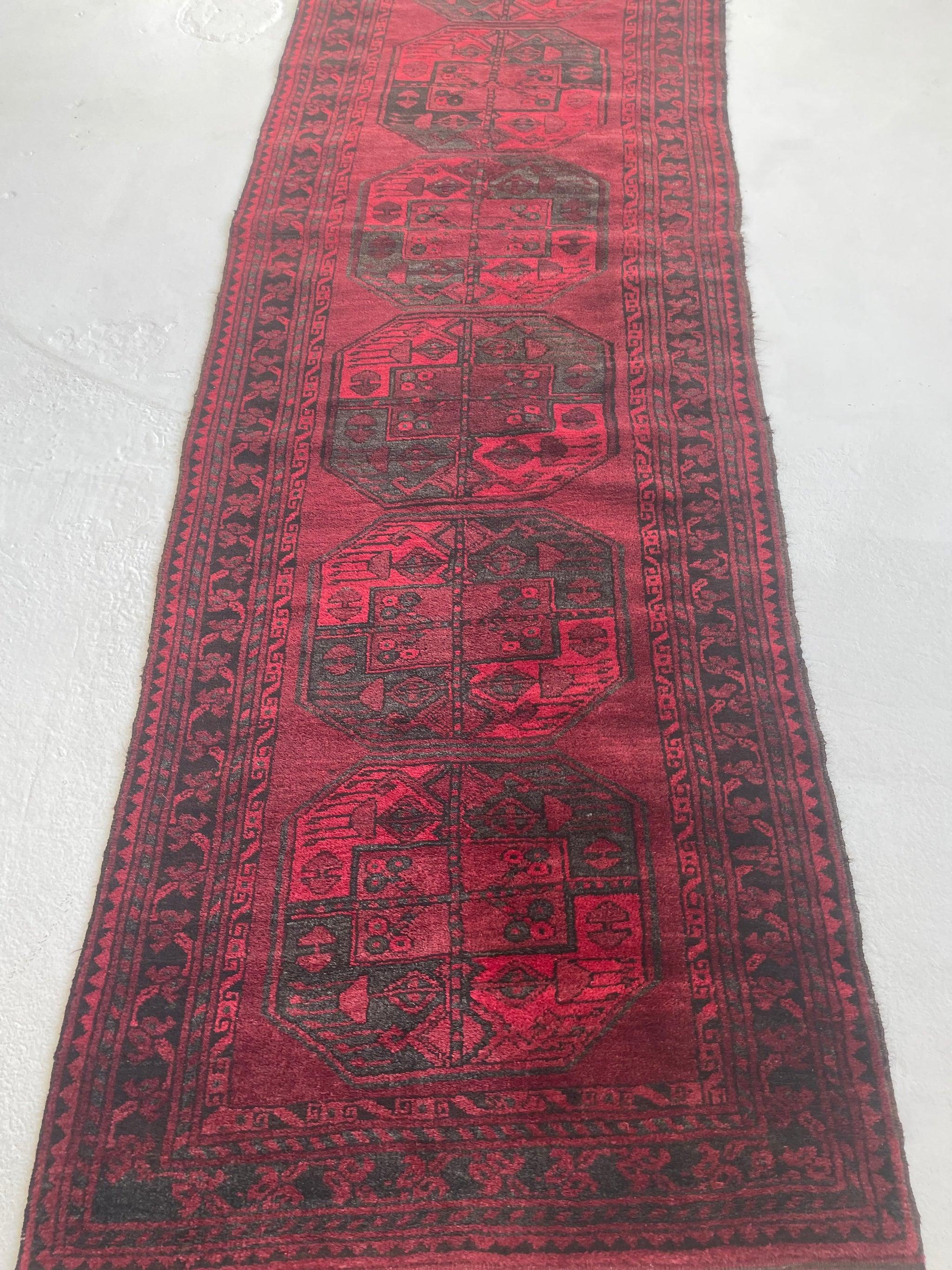 Plush Rich Juicy Strawberry & Pomegranate Vintage Runner, c.1940-50's For Sale 2
