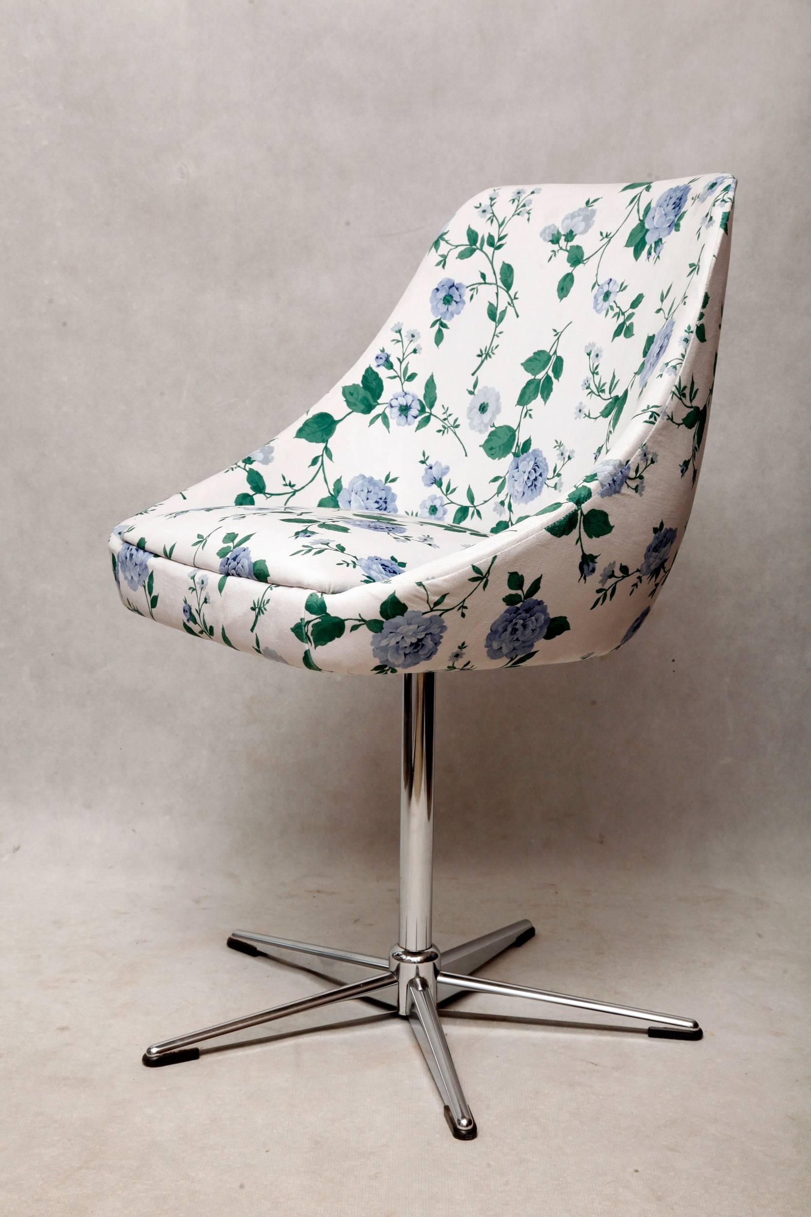 Polish Plush Swivel Chair, Chrome, White and Floar, Poland, 1970s For Sale