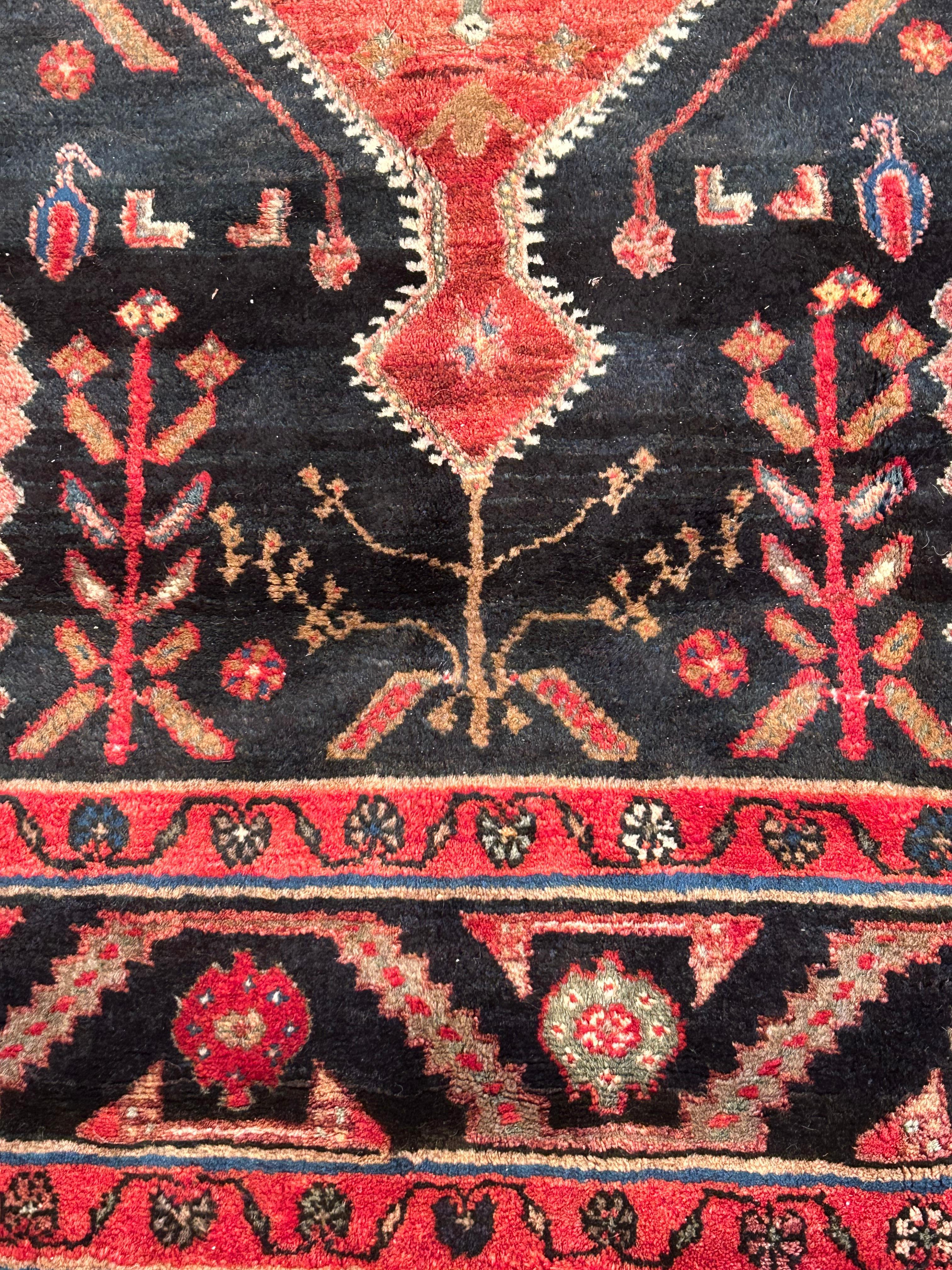 Alfombra Sultanabad Vintage de felpa con tonos joya mediados del siglo XX en venta