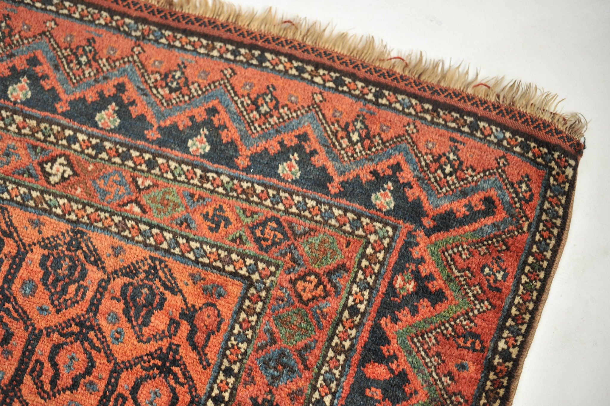 Tapis de couloir vintage en laine pelucheuse avec motif Boteh abricot, vers les années 1940 en vente 3