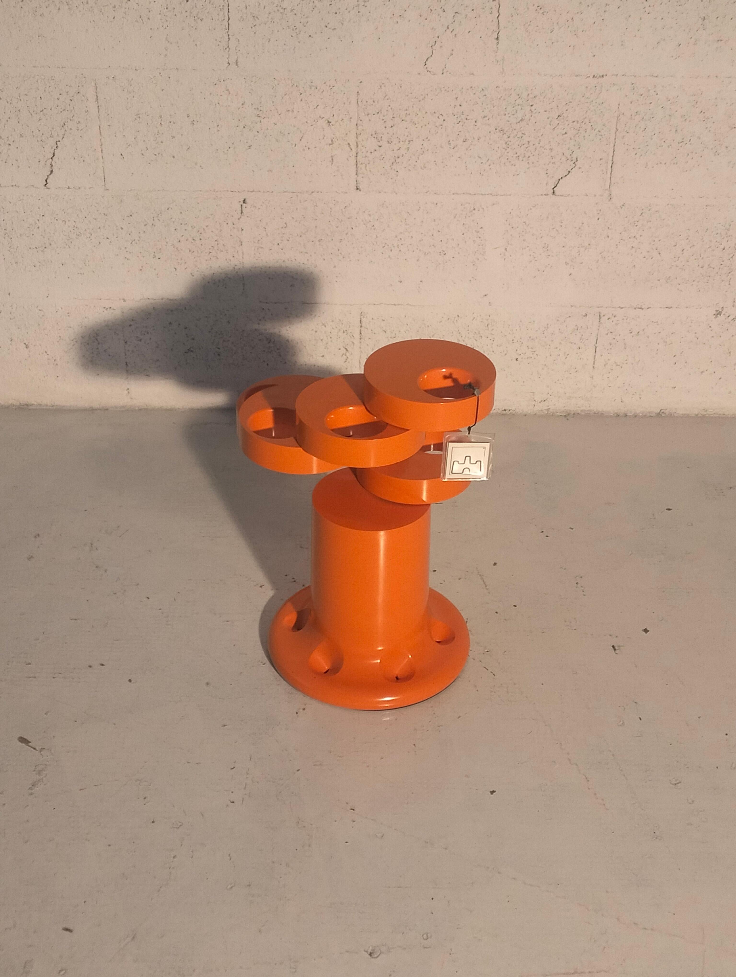 The Pluvium umbrella stand was designed by Giancarlo Piretti for Anonima Castelli in 1972.
It features a rotating stack of six discs on a weighted base.

Excellent condition used only for display

Giancarlo Piretti was born in Bologna in 1940.
He