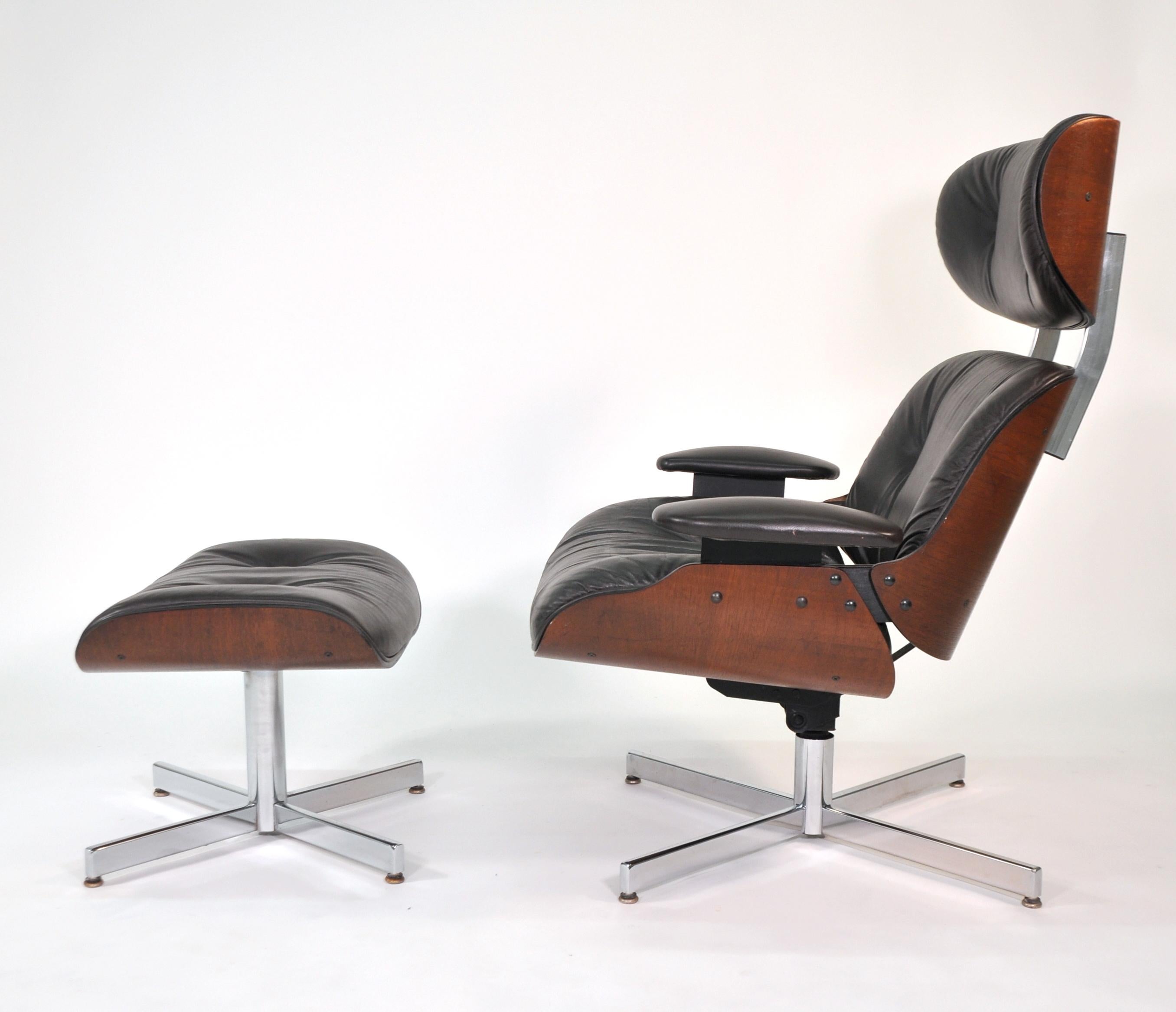 Plycraft Brown Leather Lounge Chair and Ottoman In Good Condition In Miami, FL