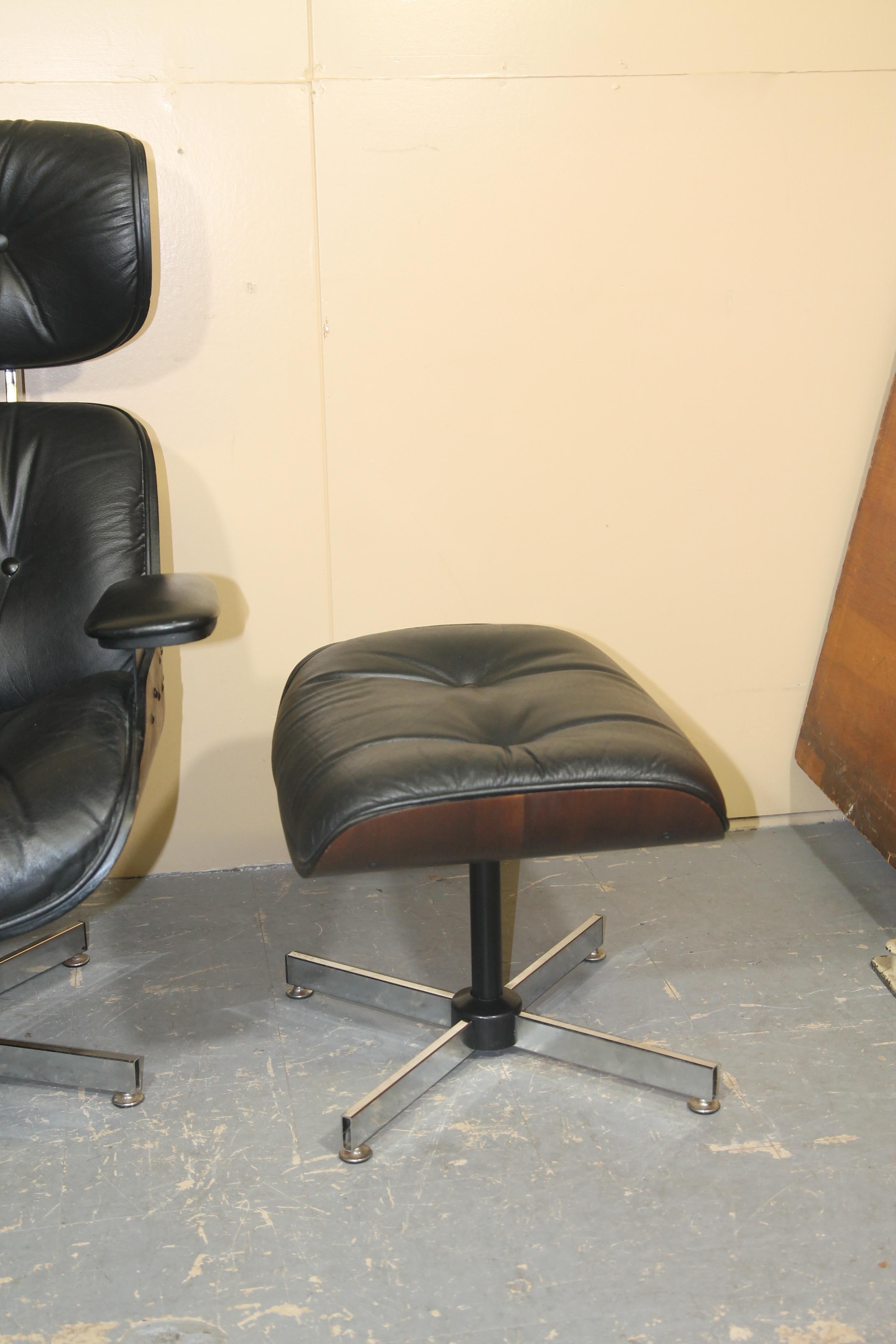 American Plycraft Chair and Ottoman in the Style of the Eames 670 Lounge Chair