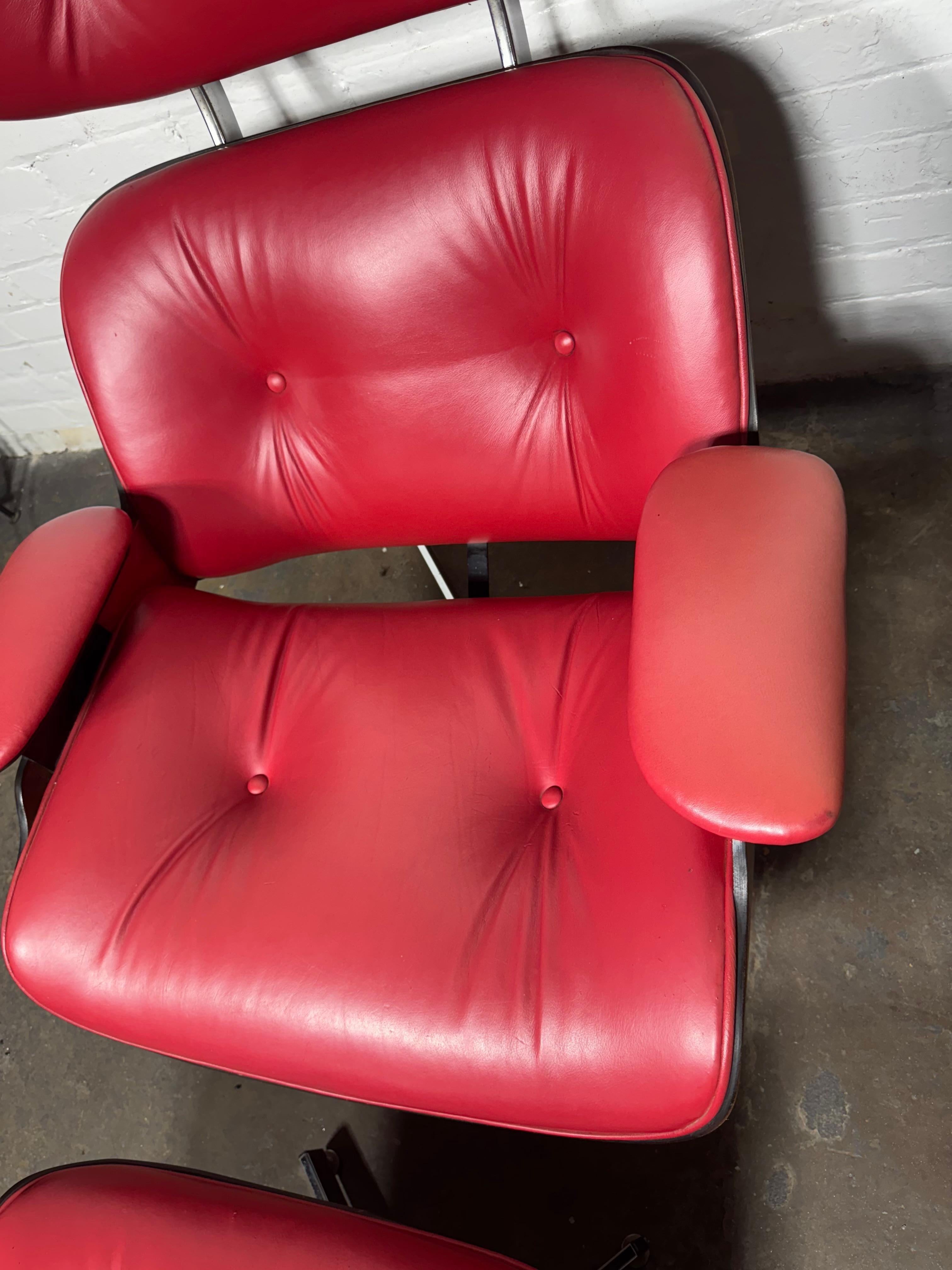 Sedia da salotto e ottomana Plycraft, classico di metà secolo, PELLE ROSSA in vendita 4