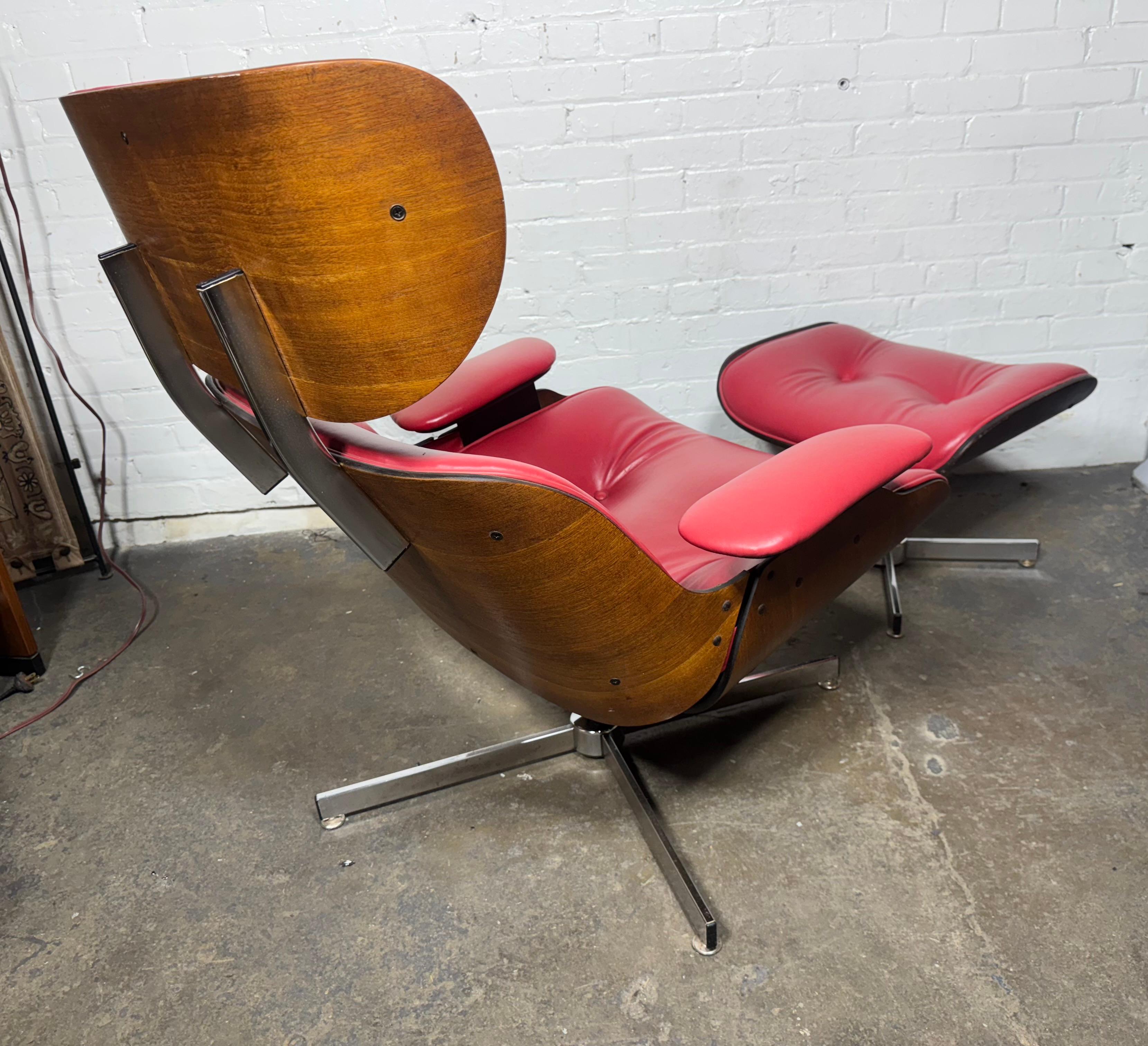 Sedia da salotto e ottomana Plycraft, classico di metà secolo, PELLE ROSSA In condizioni buone in vendita a Buffalo, NY