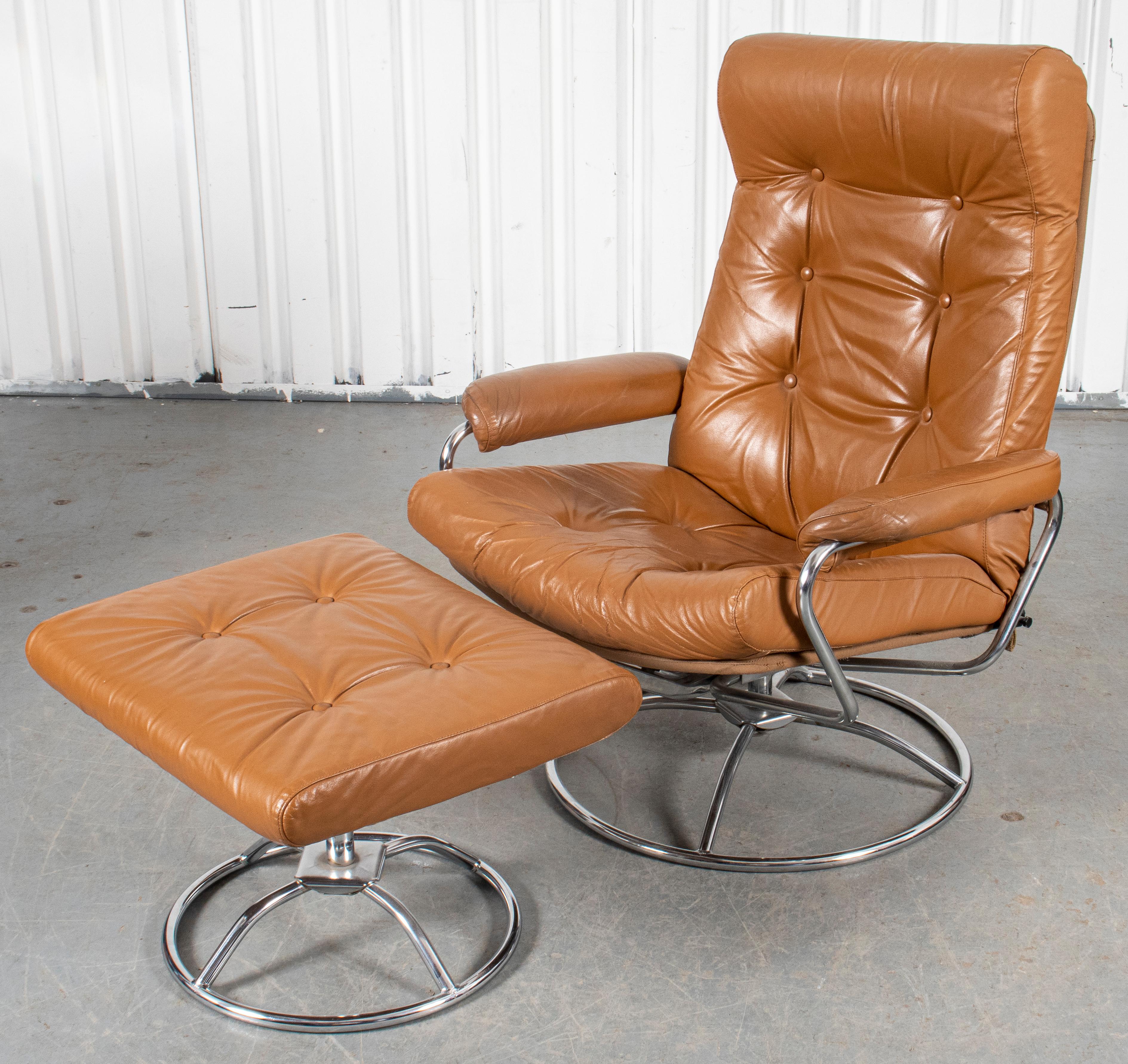 Plycraft Mid-Century Modern Reclining Lounge Chair In Good Condition In Astoria, NY