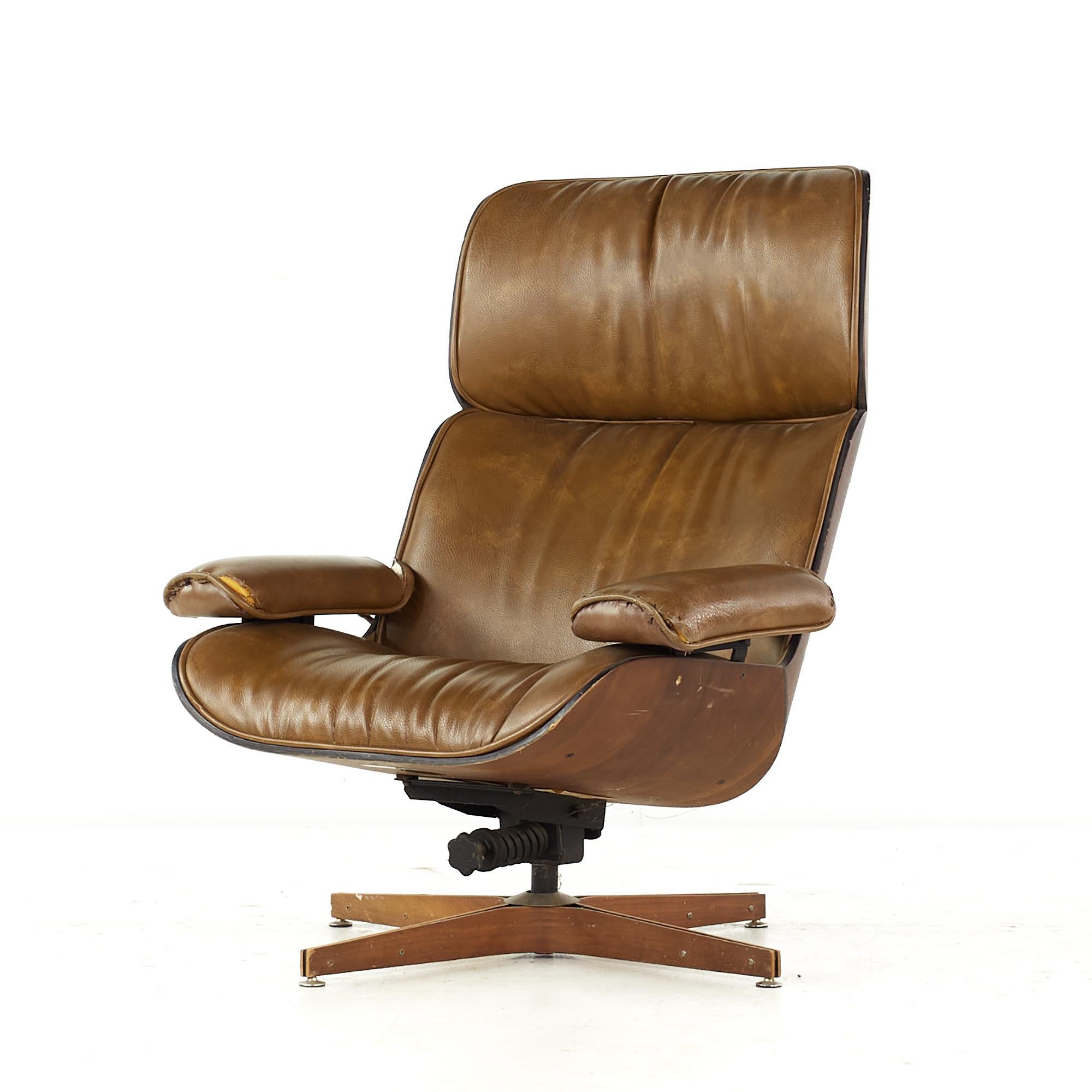 Plycraft Mid Century Mr Chair and Ottoman For Sale 1