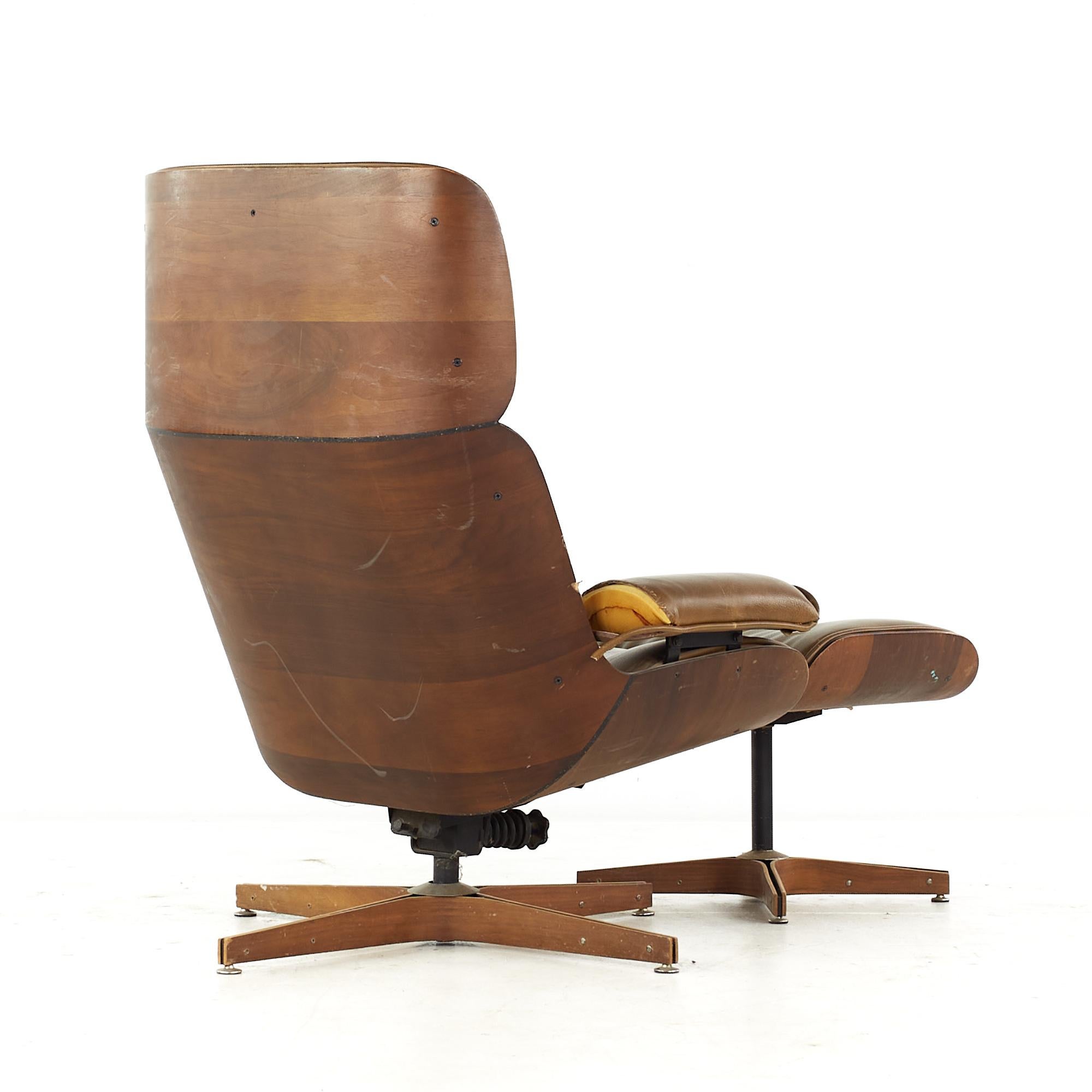Mid-Century Modern Plycraft Mid Century Mr Chair and Ottoman For Sale