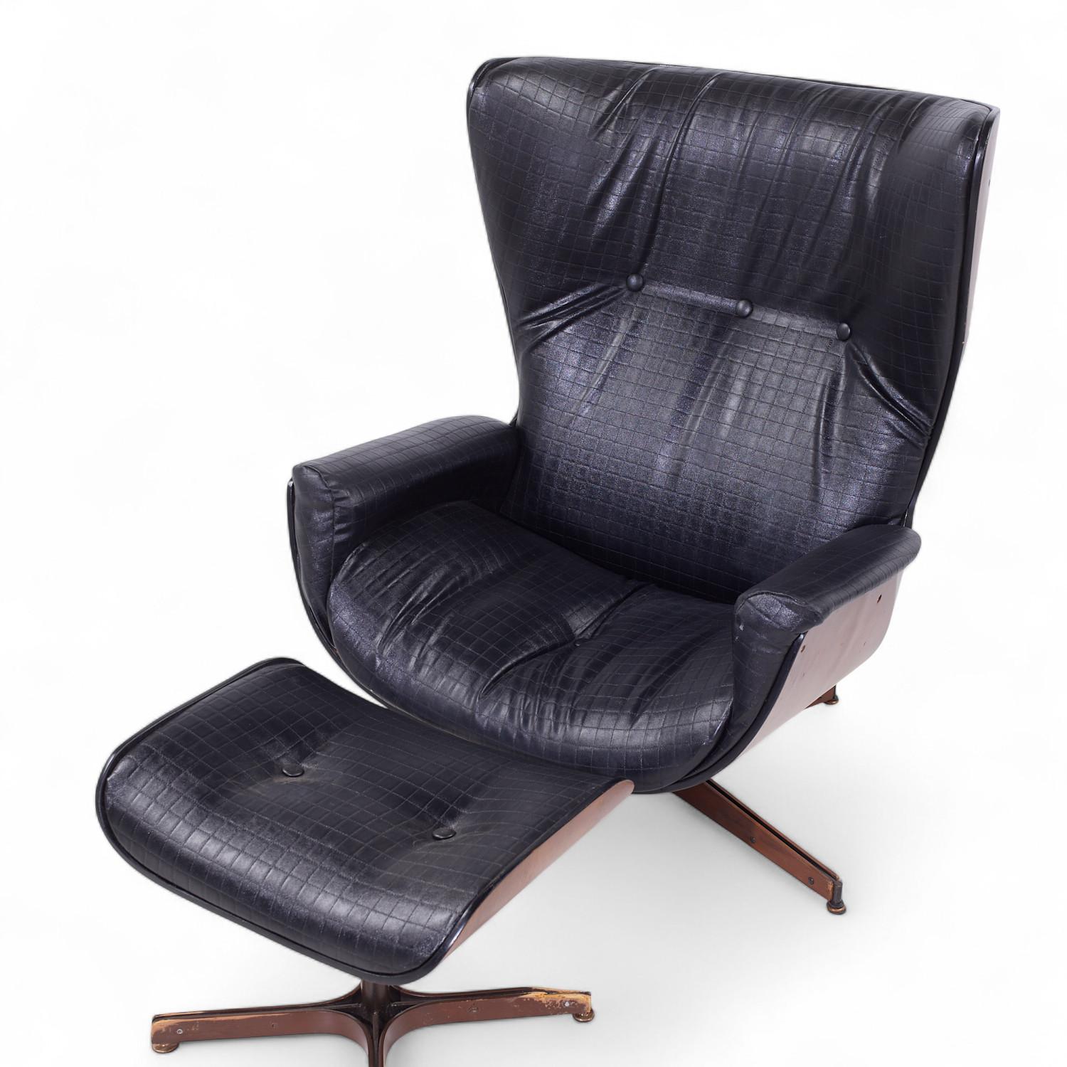 Plycraft Mid Century Walnut Mr. Chair with Ottoman (en anglais) en vente 2