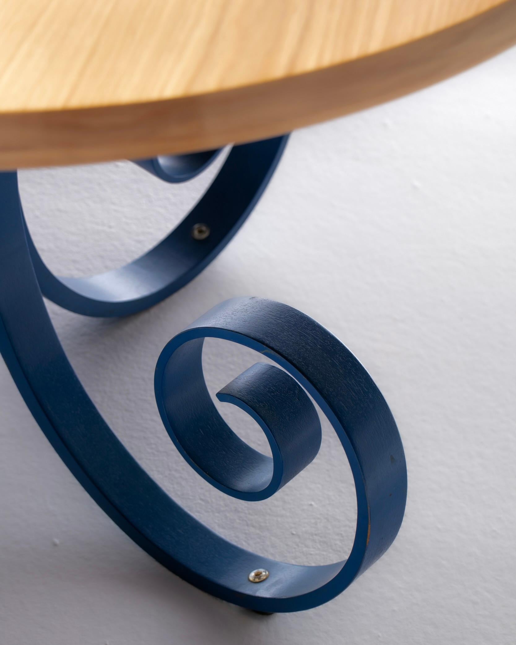 Mesa Sultana de roble y laca azul de George Mulhauser c. 1950 Madera en venta