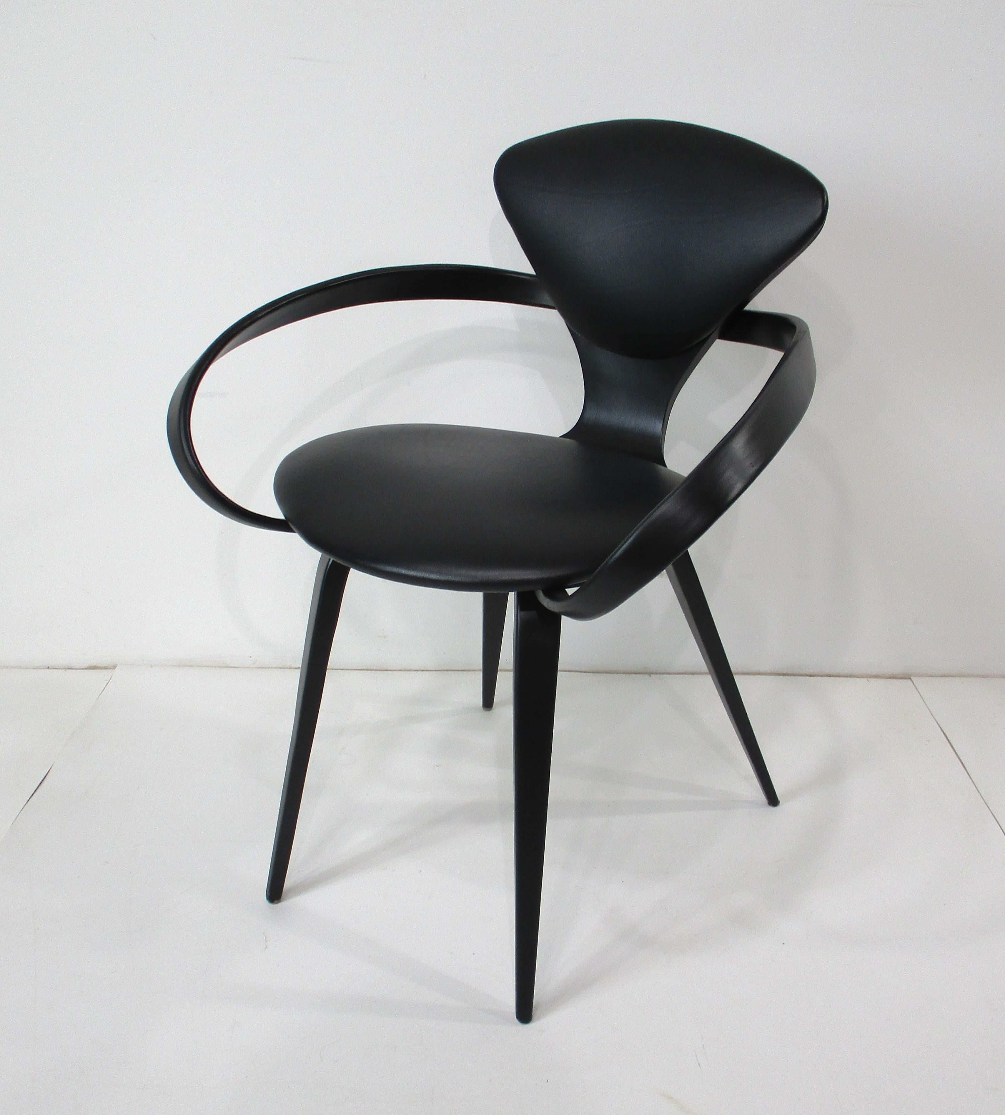 Mid-Century Modern Chaise à accoudoirs rembourrée Plycraft par Paul Goldman (A) en vente