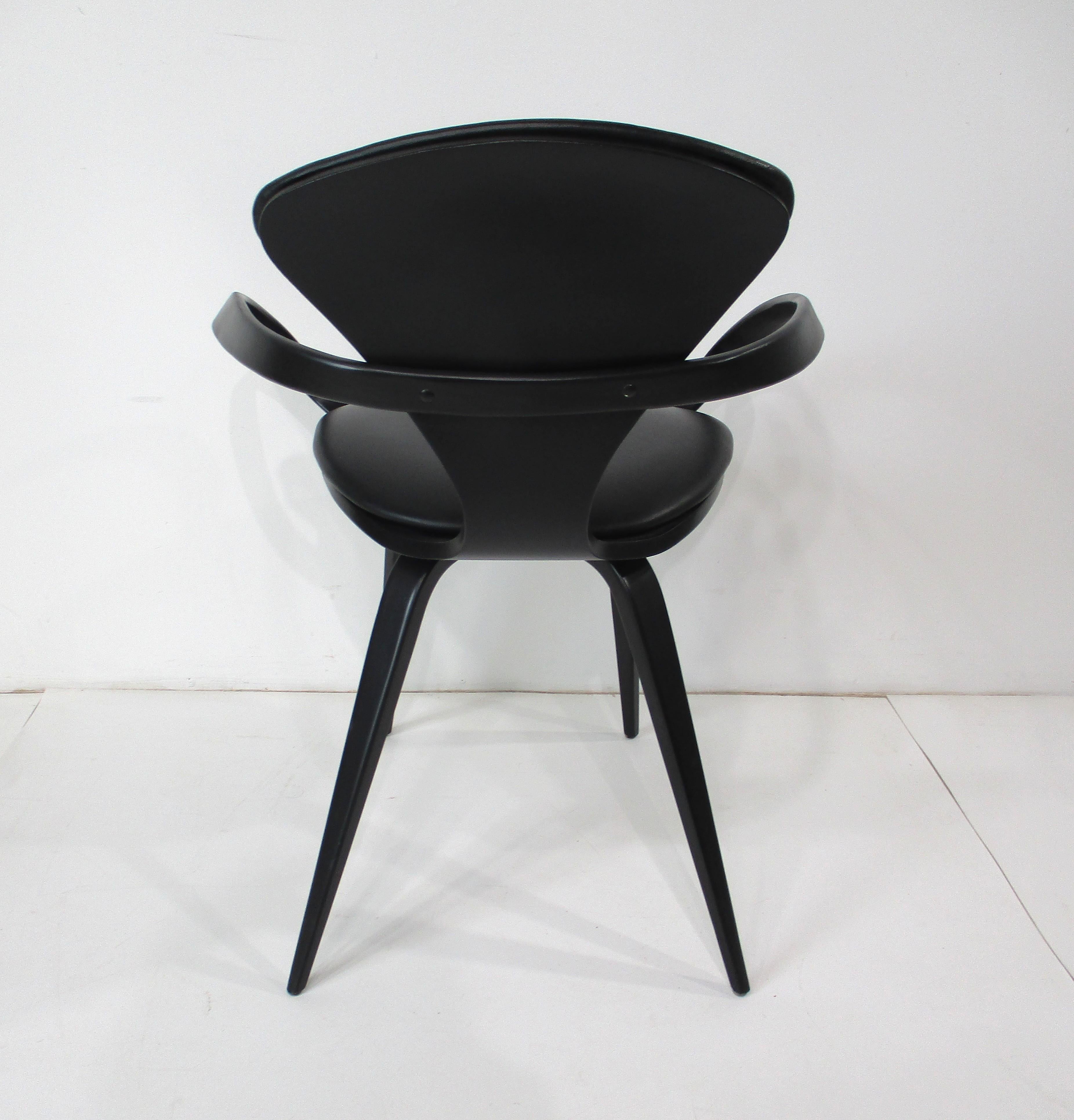 Tissu d'ameublement Chaise à accoudoirs rembourrée Plycraft par Paul Goldman (A) en vente