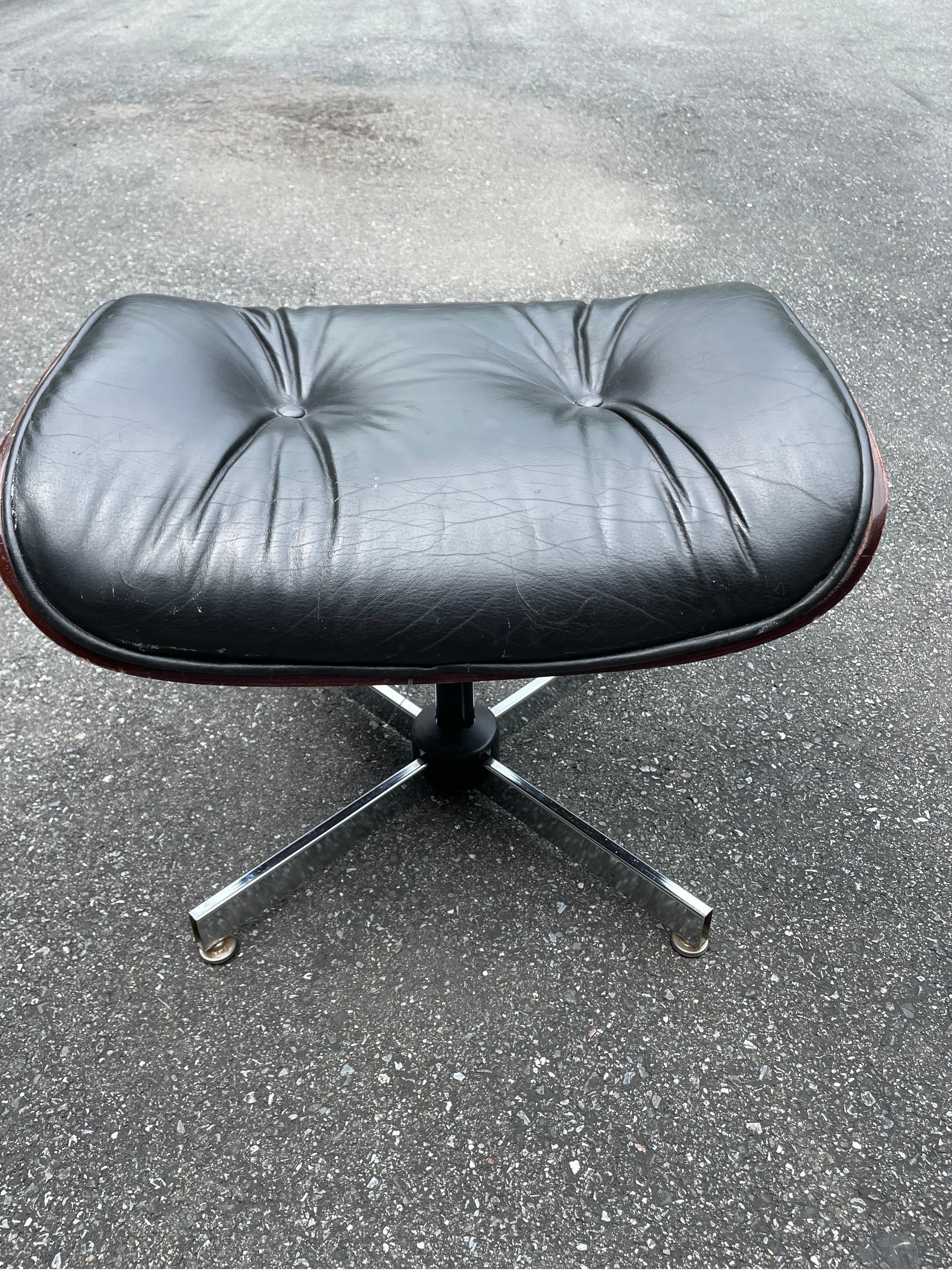 Mid-Century Modern Plycraft/Selig/Eames Style Ottoman in Black Leather or Vinyl and Walnut