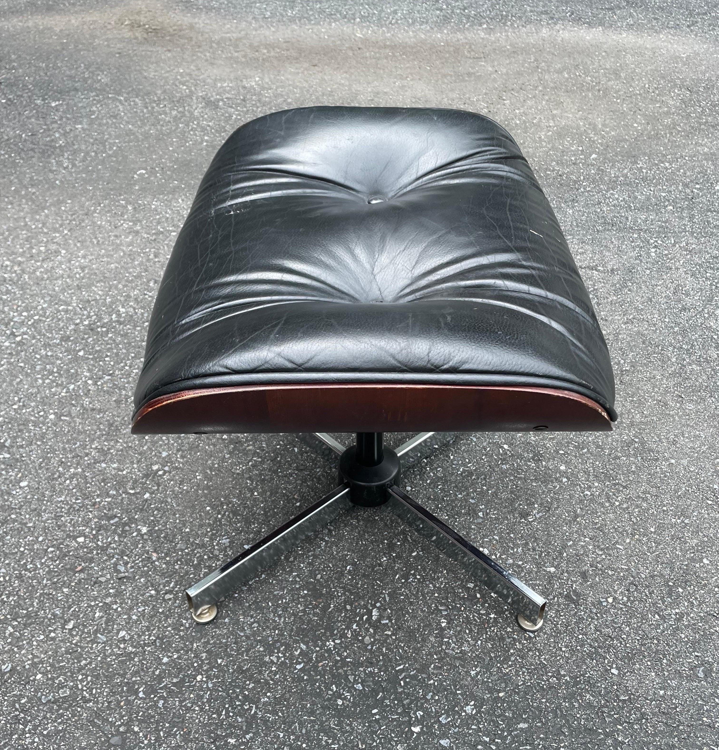 Plycraft/Selig/Eames Style Ottoman in Black Leather or Vinyl and Walnut In Good Condition In Kennett Square, PA
