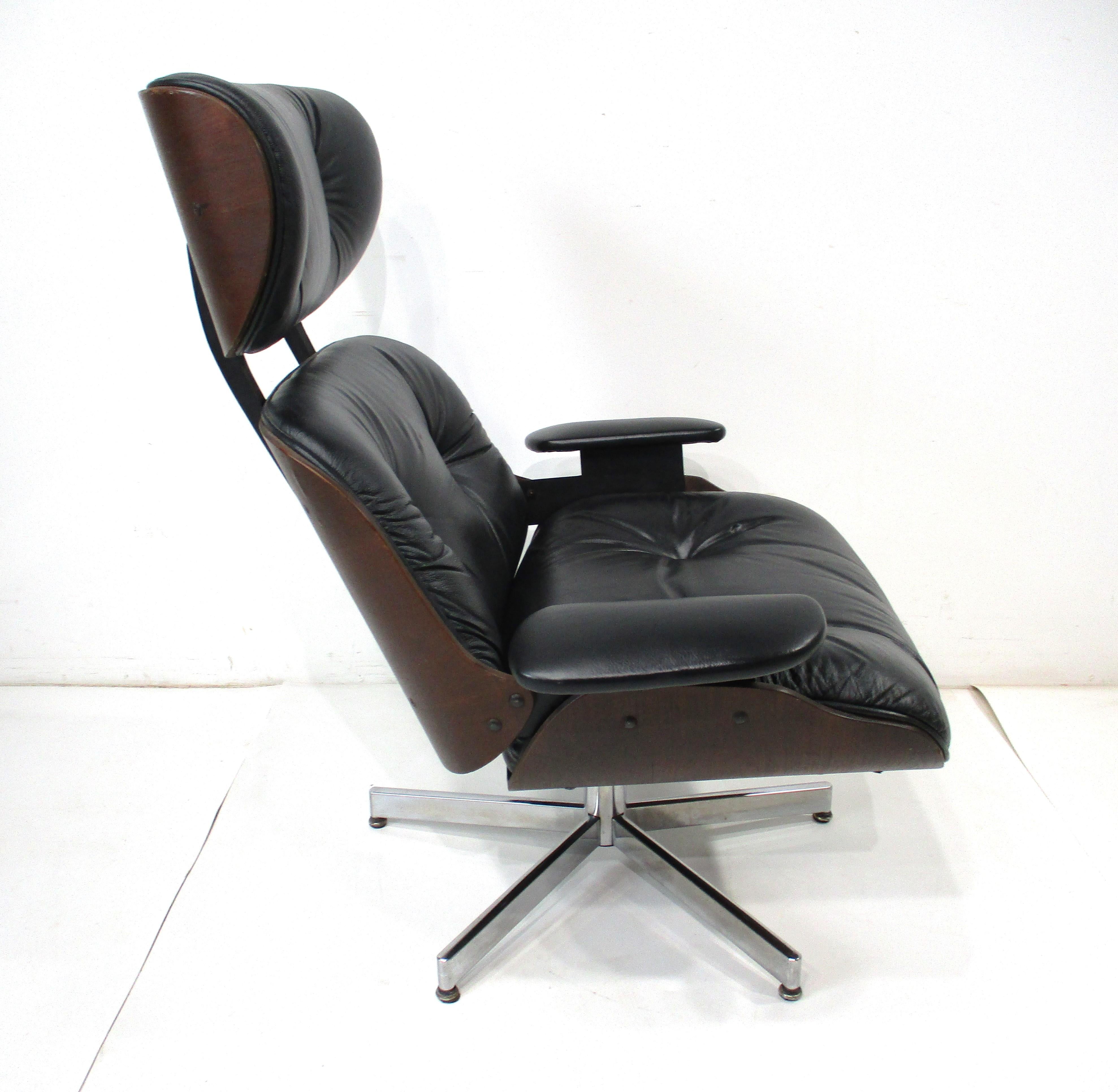 Mid-Century moderno Sedia da salotto Plycraft in noce e pelle di George Mulhauser
