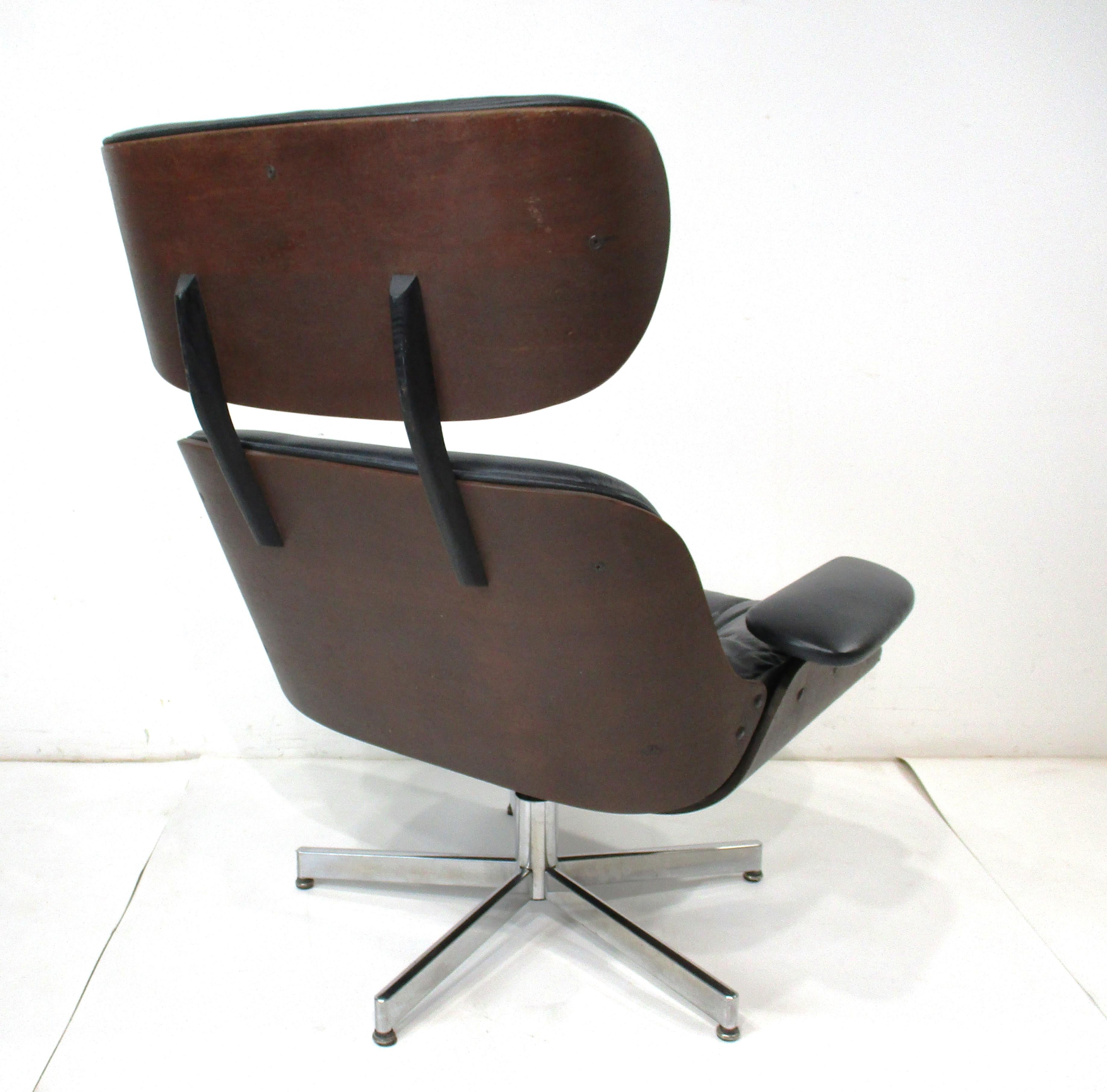 Pelle Sedia da salotto Plycraft in noce e pelle di George Mulhauser