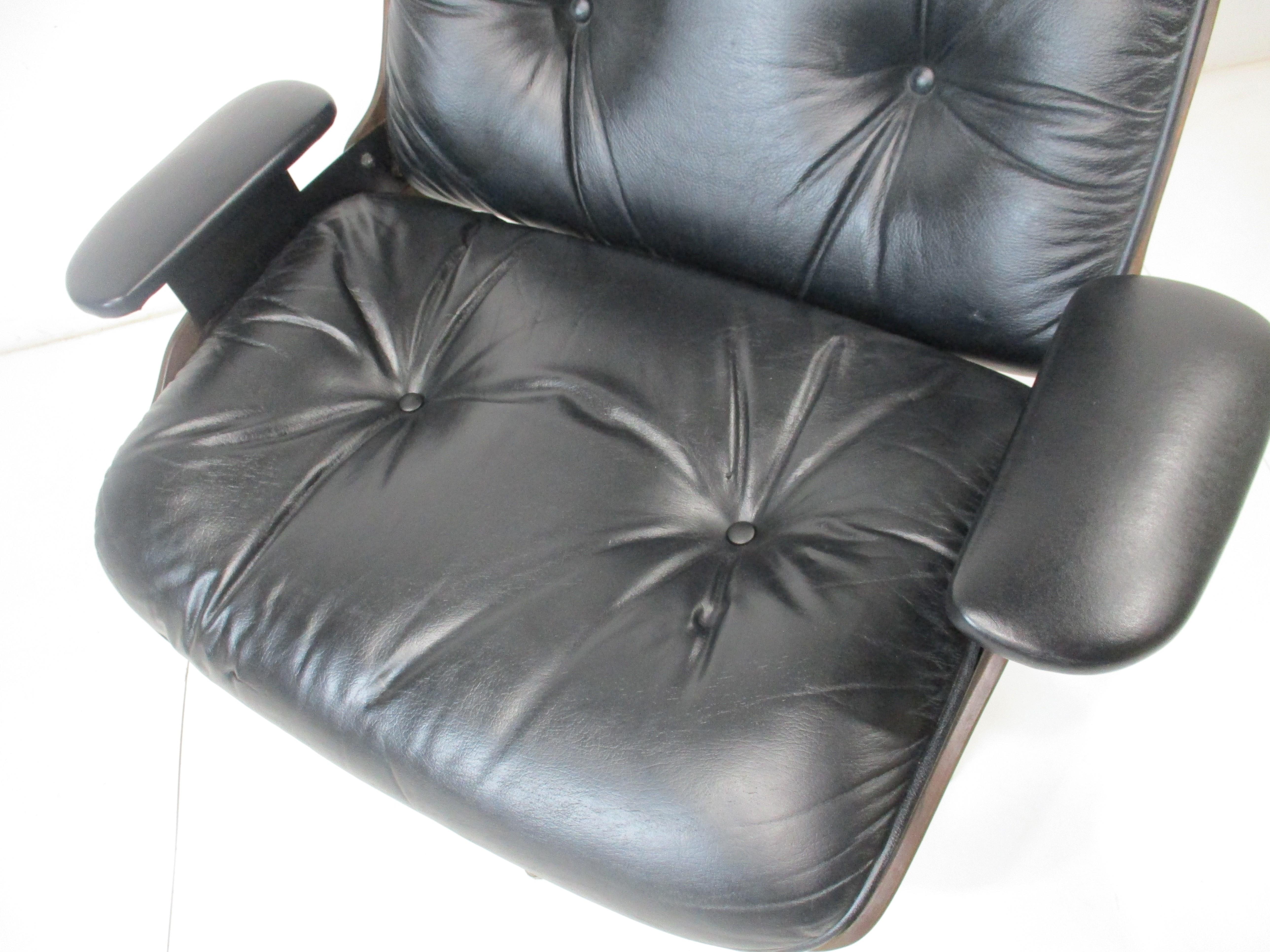 Sedia da salotto Plycraft in noce e pelle di George Mulhauser 2