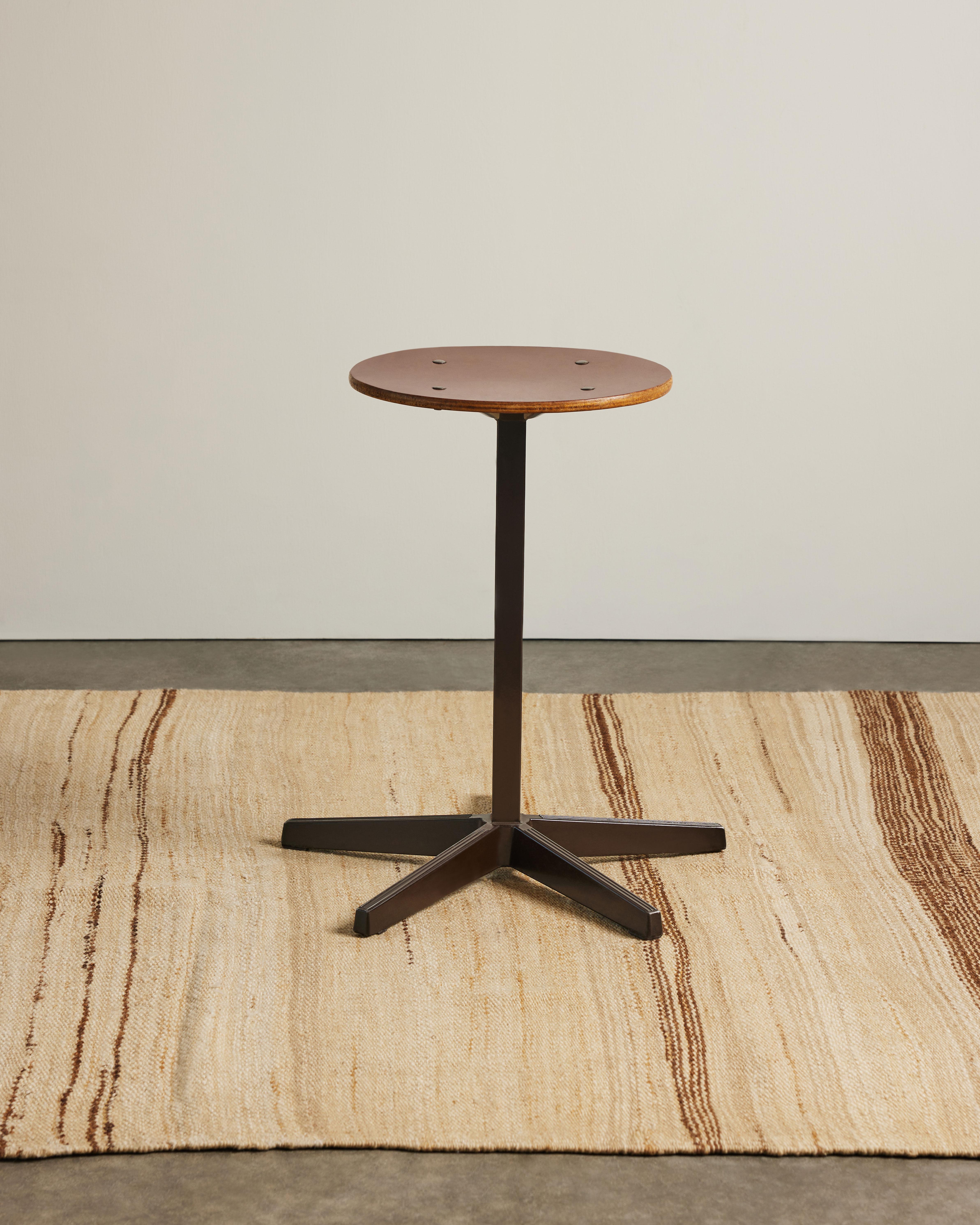 Néerlandais Tabouret industriel en contreplaqué et acier, Hollande, c.C. 1960 en vente